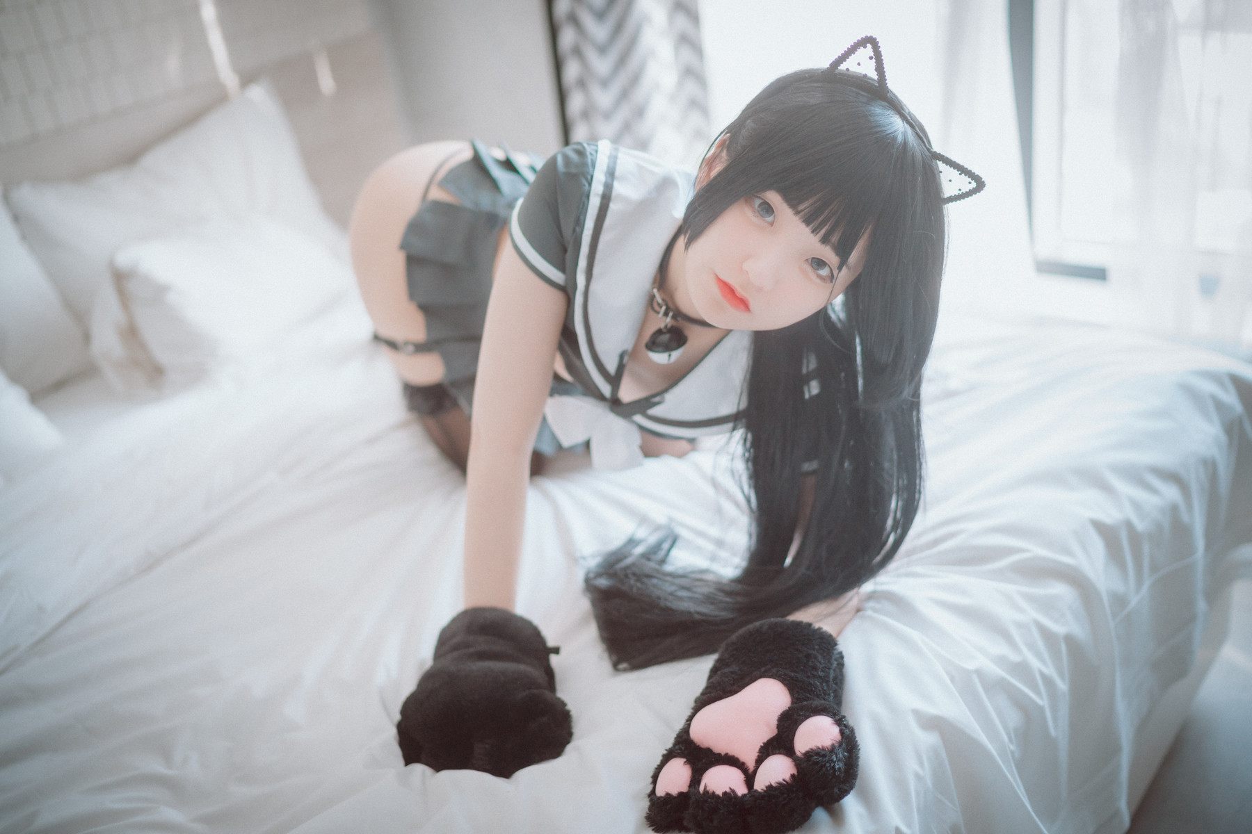 Jeong-Jenny-정제니-DJAWA-Katzenmädchen-in-Schuluniform-11-08