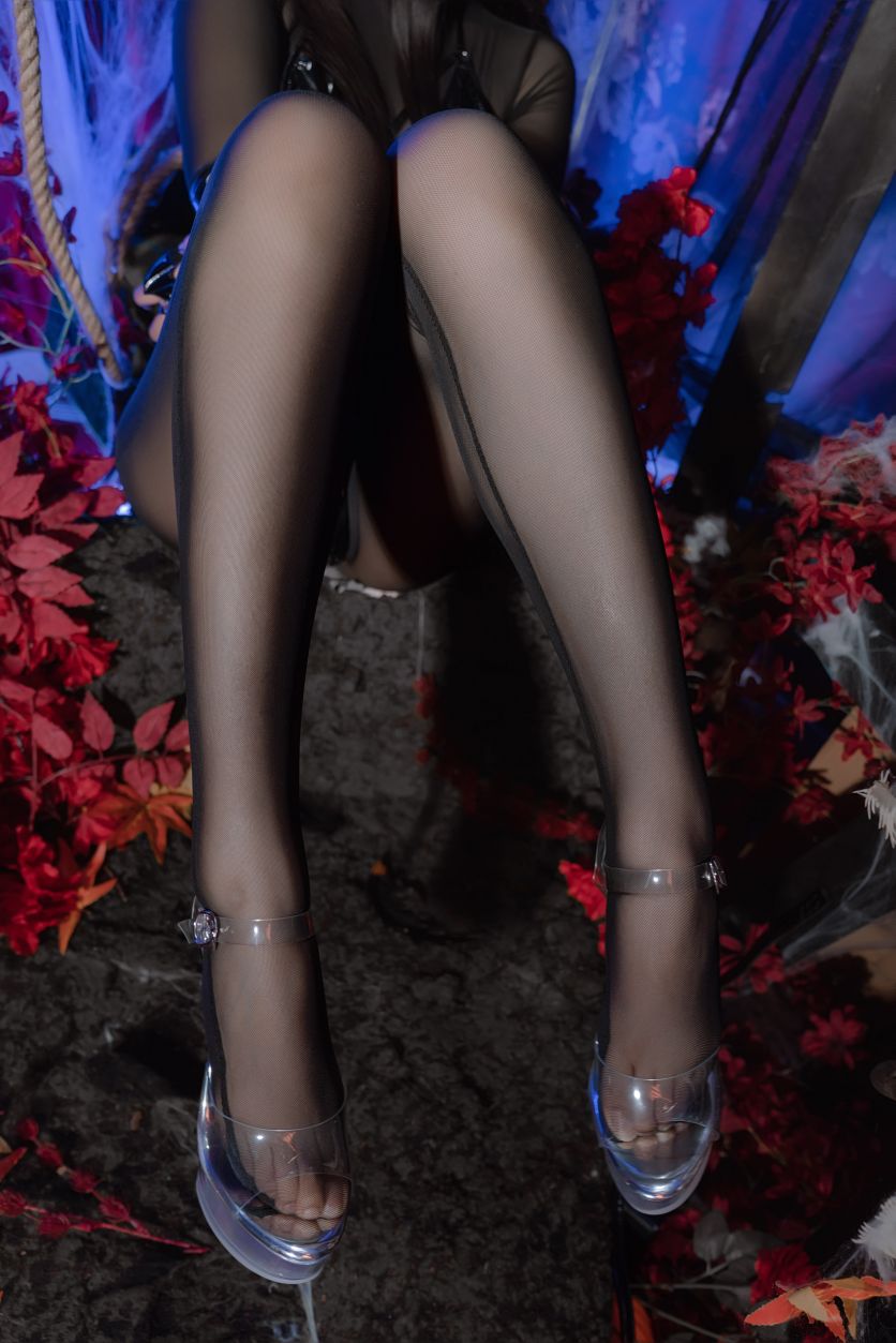 轩萧学姐---万圣节魅魔100p1v-674MB-06-16