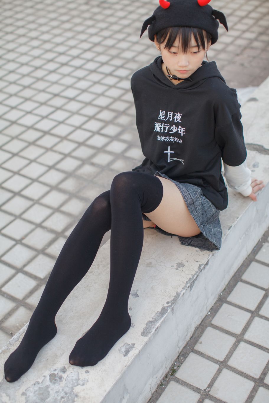 少女秩序写真-EXvol004-天台黑色过膝袜短裙47P-3475M-01-07