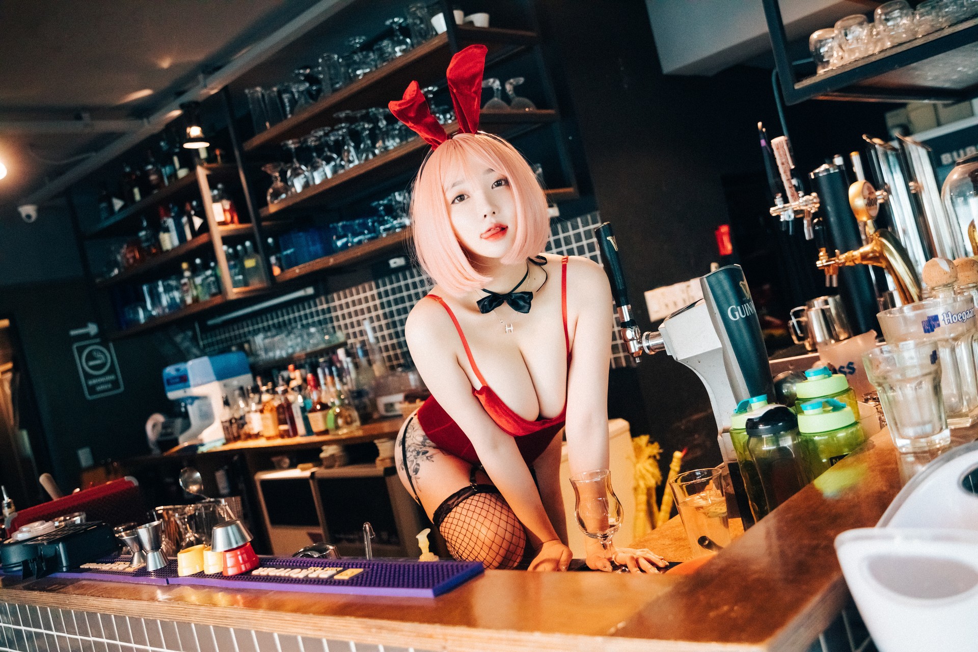 Son-Yeeun-손예은-Loozy-Tainted-Love-Bar-Set02-03-09