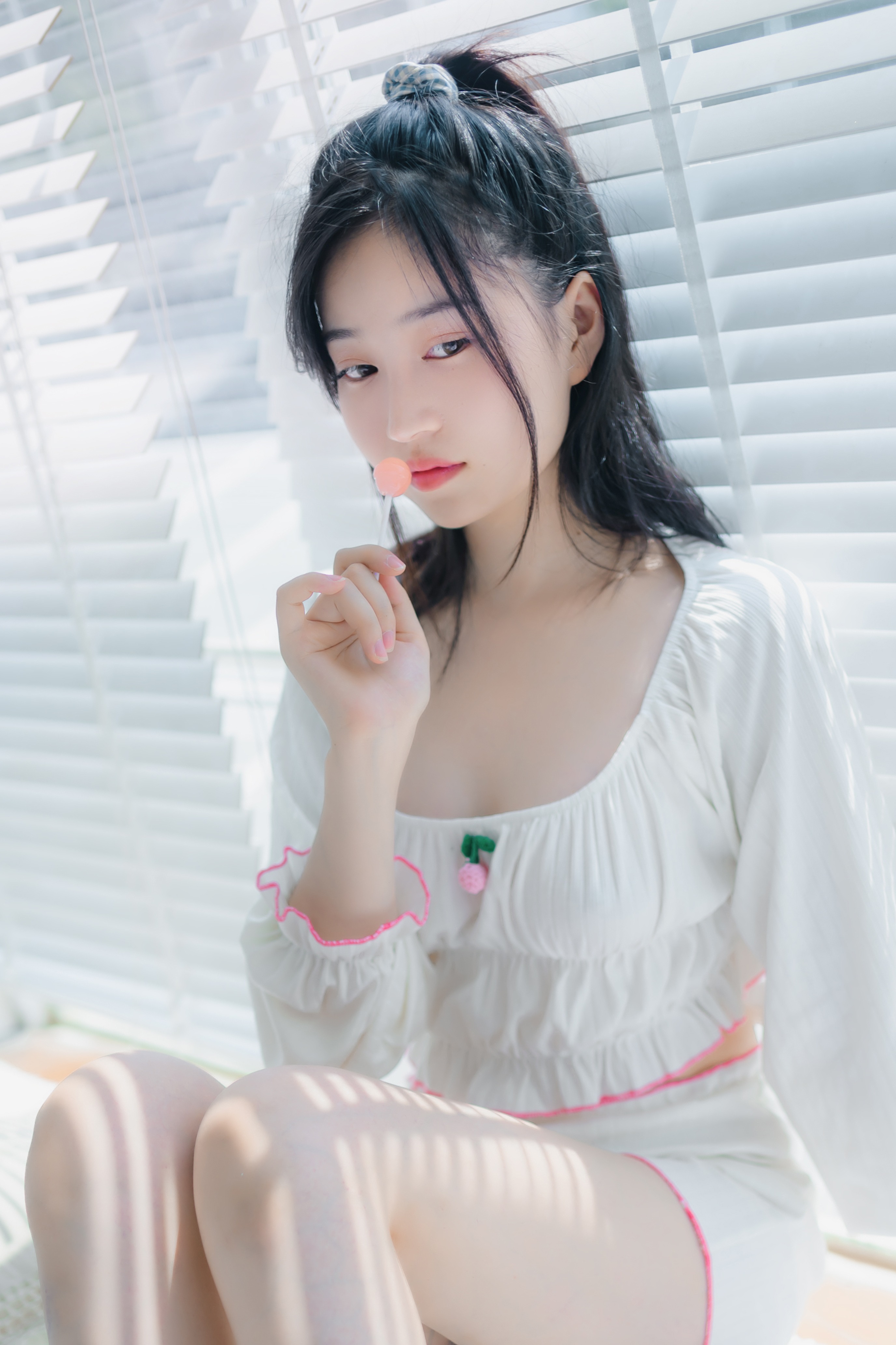 年年-爱吃棒棒糖的少女-11-27