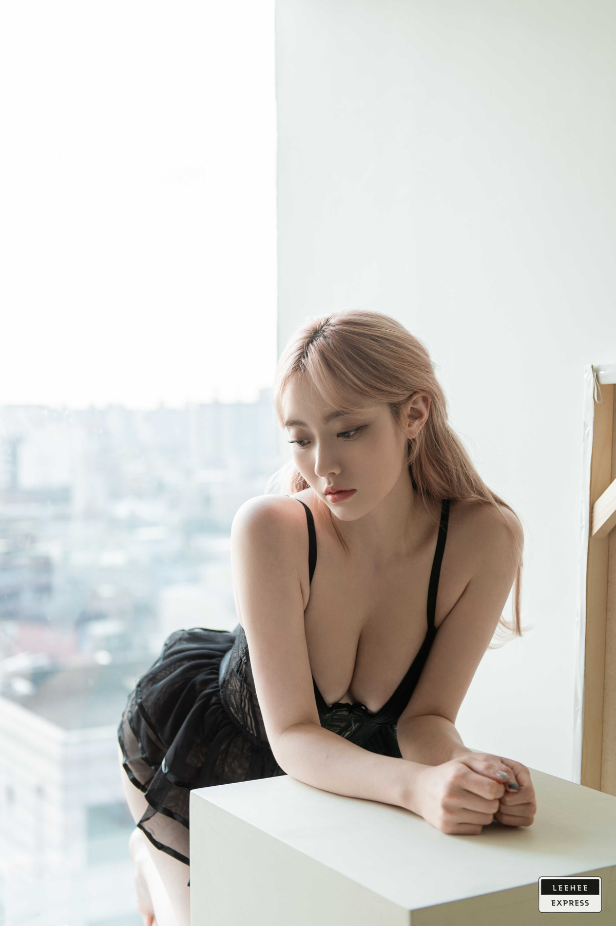 Jeong-Ah-정아-LEEHEE-EXPRESS-LEDG-177A-Set01-04-11