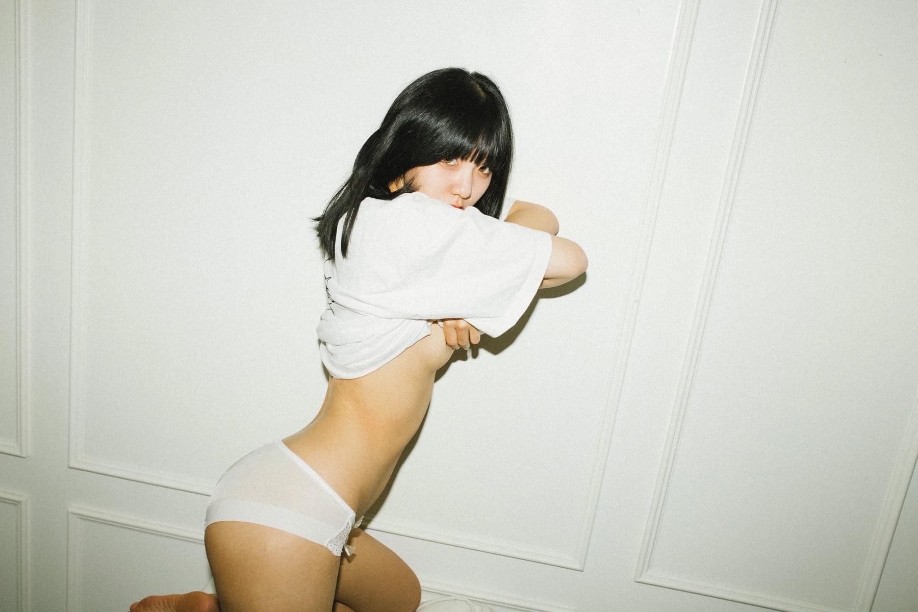 Jeong-Jenny-정제니-Moon-Night-Snap-The-First-Set01-05-07