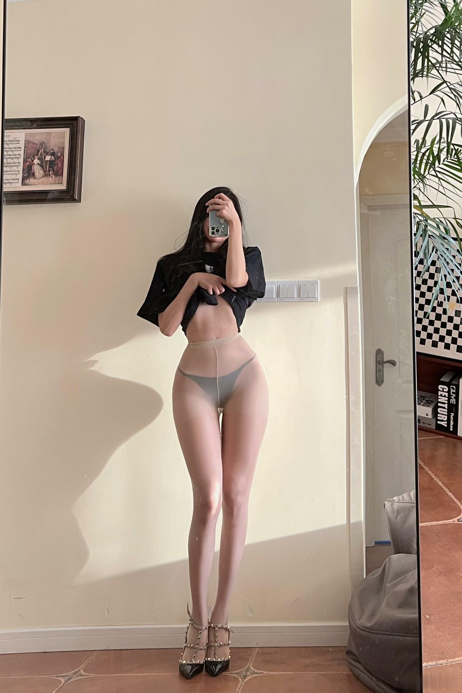 021纪念小小v5--微密圈系列-肉丝脚丫18P101MB-08-29