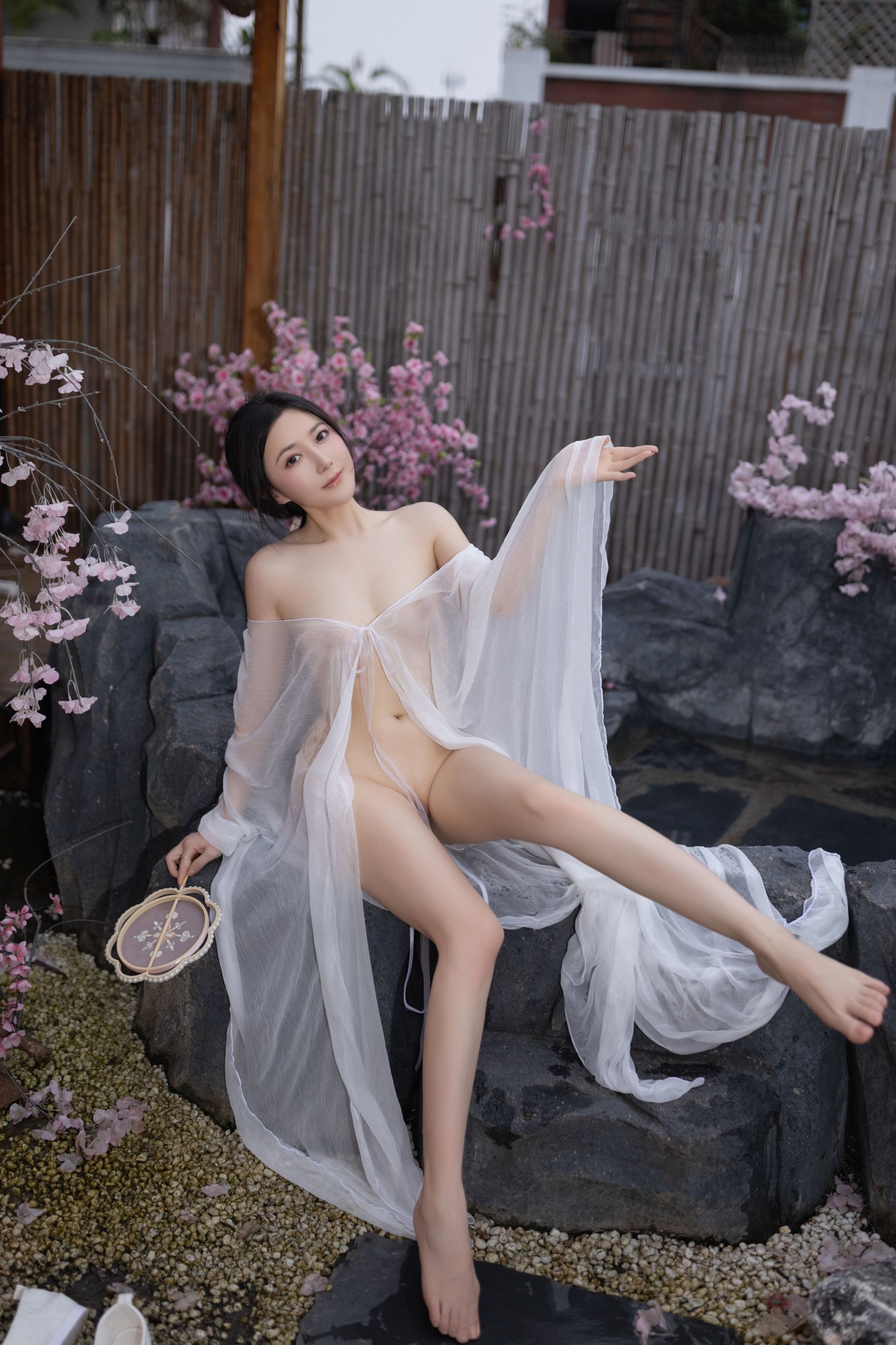 鱼子酱Fish---花想容-120P-08-18