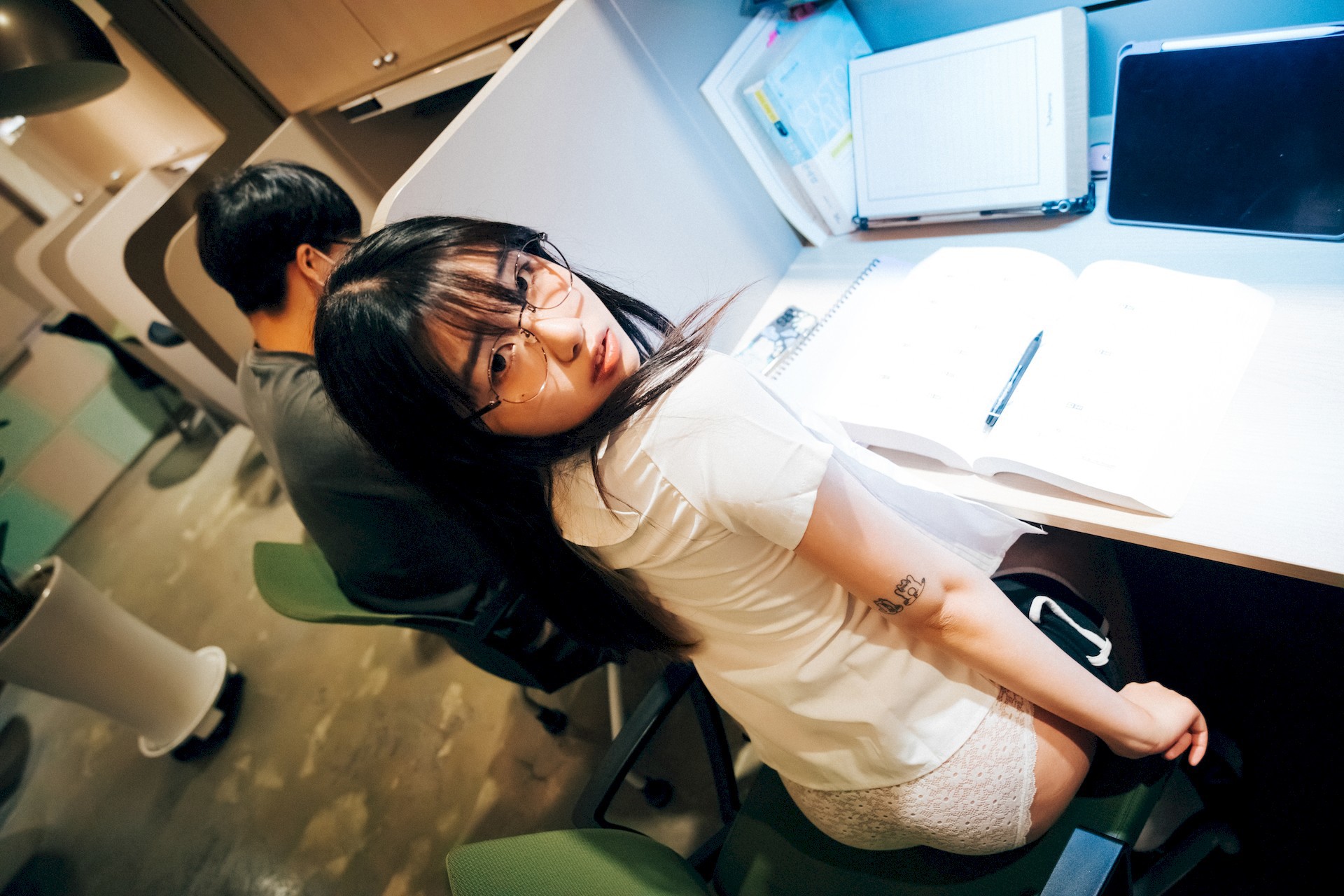 Sonson-손손-Loozy-Reading-Room-Set01-04-15