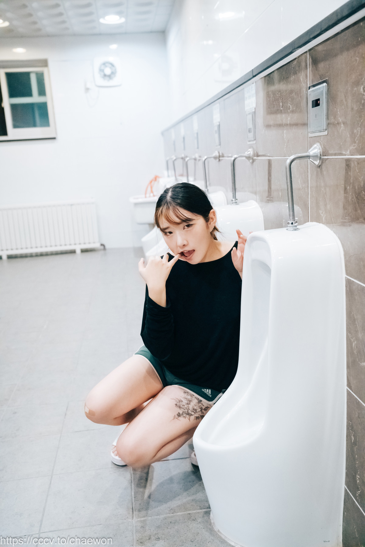 Sonson-손손-Loozy-Public-Toilet-Set02-11-01