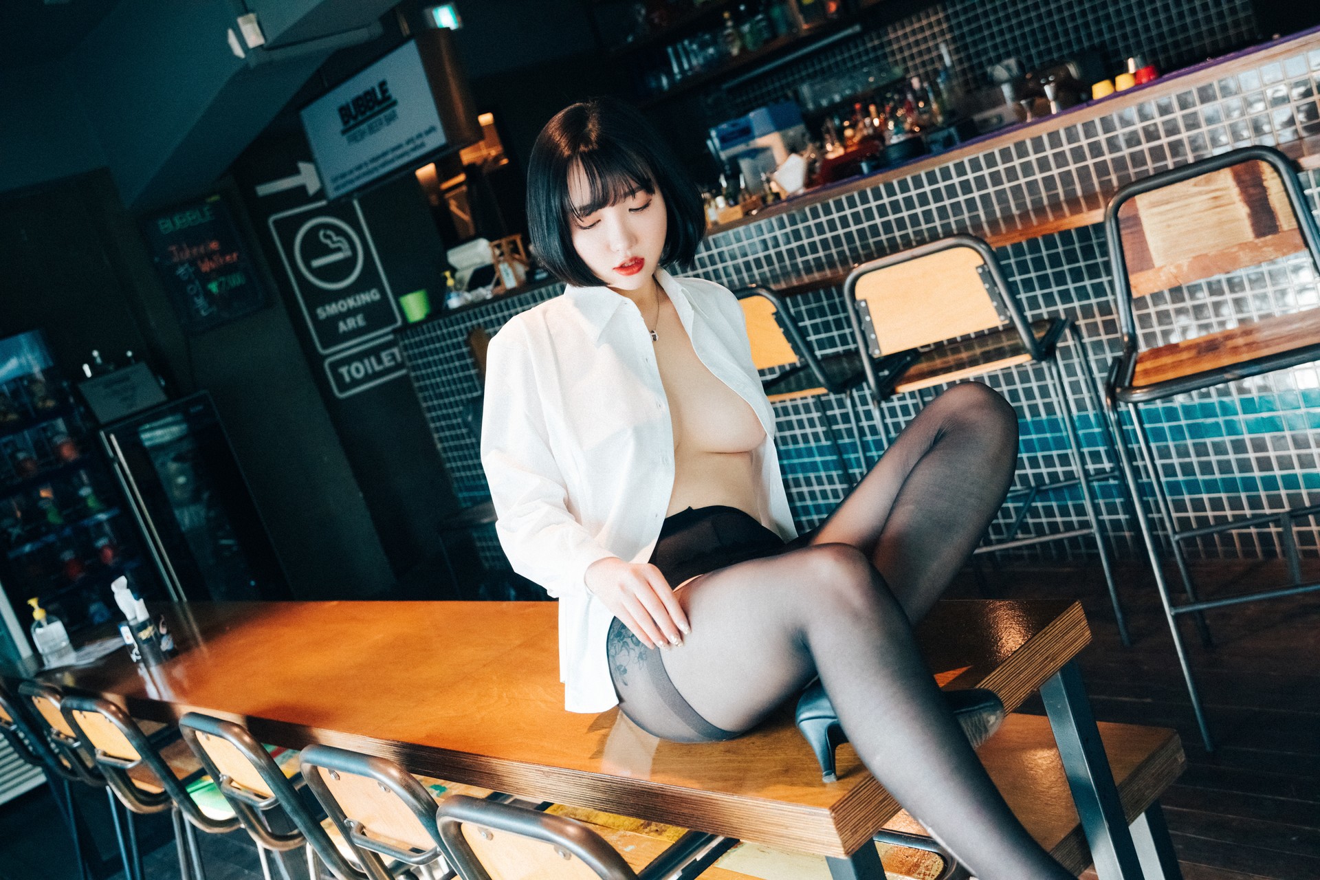 Son-Yeeun-손예은-Loozy-Tainted-Love-Bar-Set01-01-19