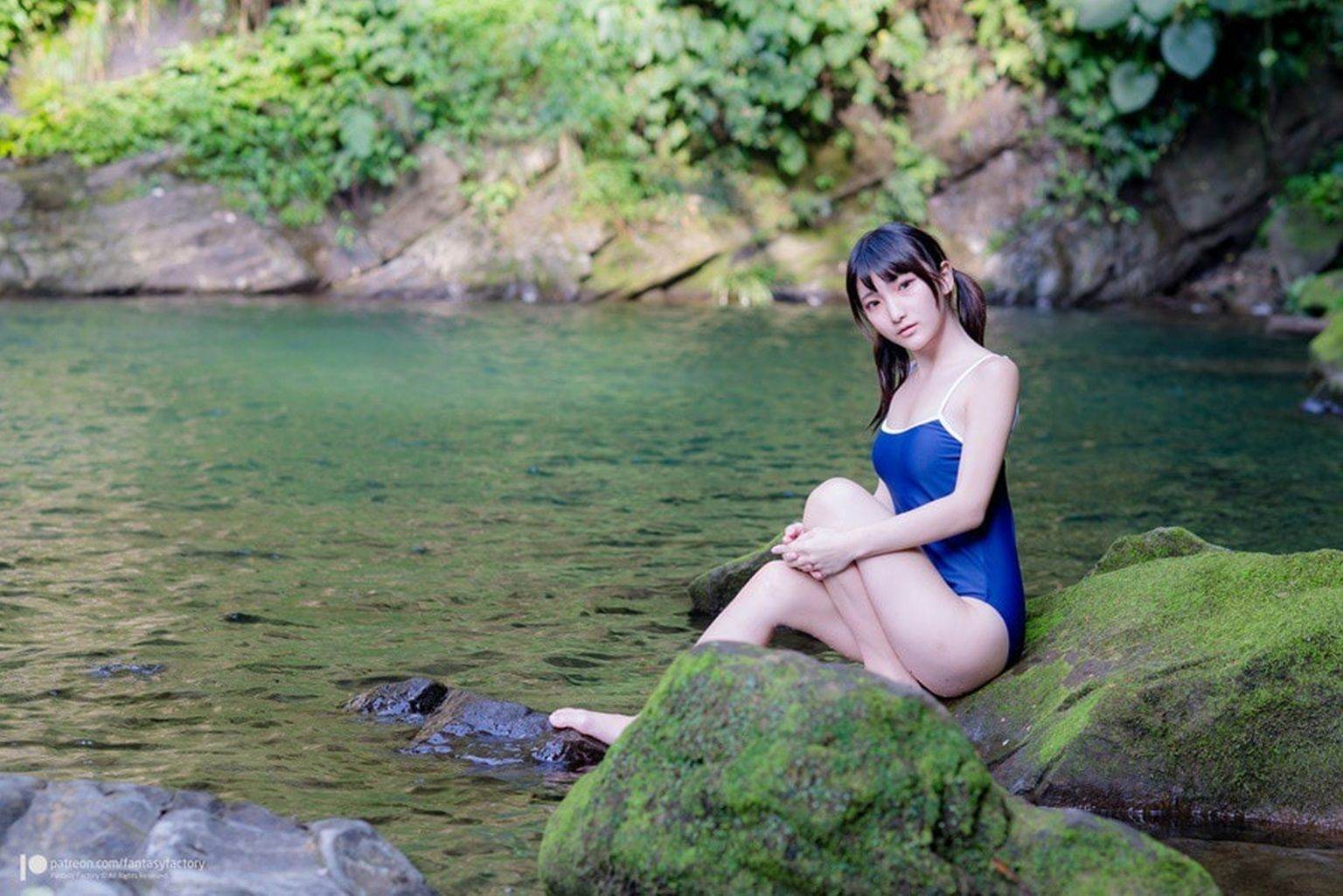 小丁Patron-High-School-Girl-with-Pretty-Pussy-皮衣濕身誘惑-Fantasy-Factory-04-04