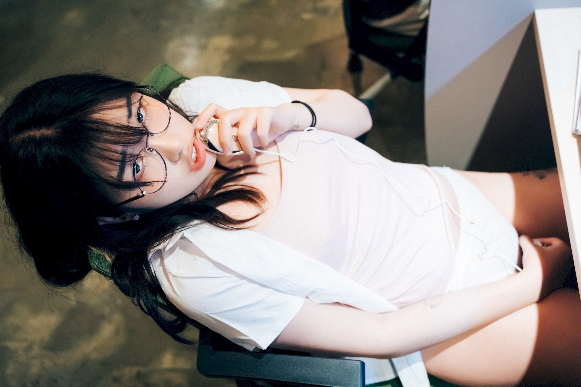 Sonson-손손-Loozy-Reading-Room-Set01-04-15