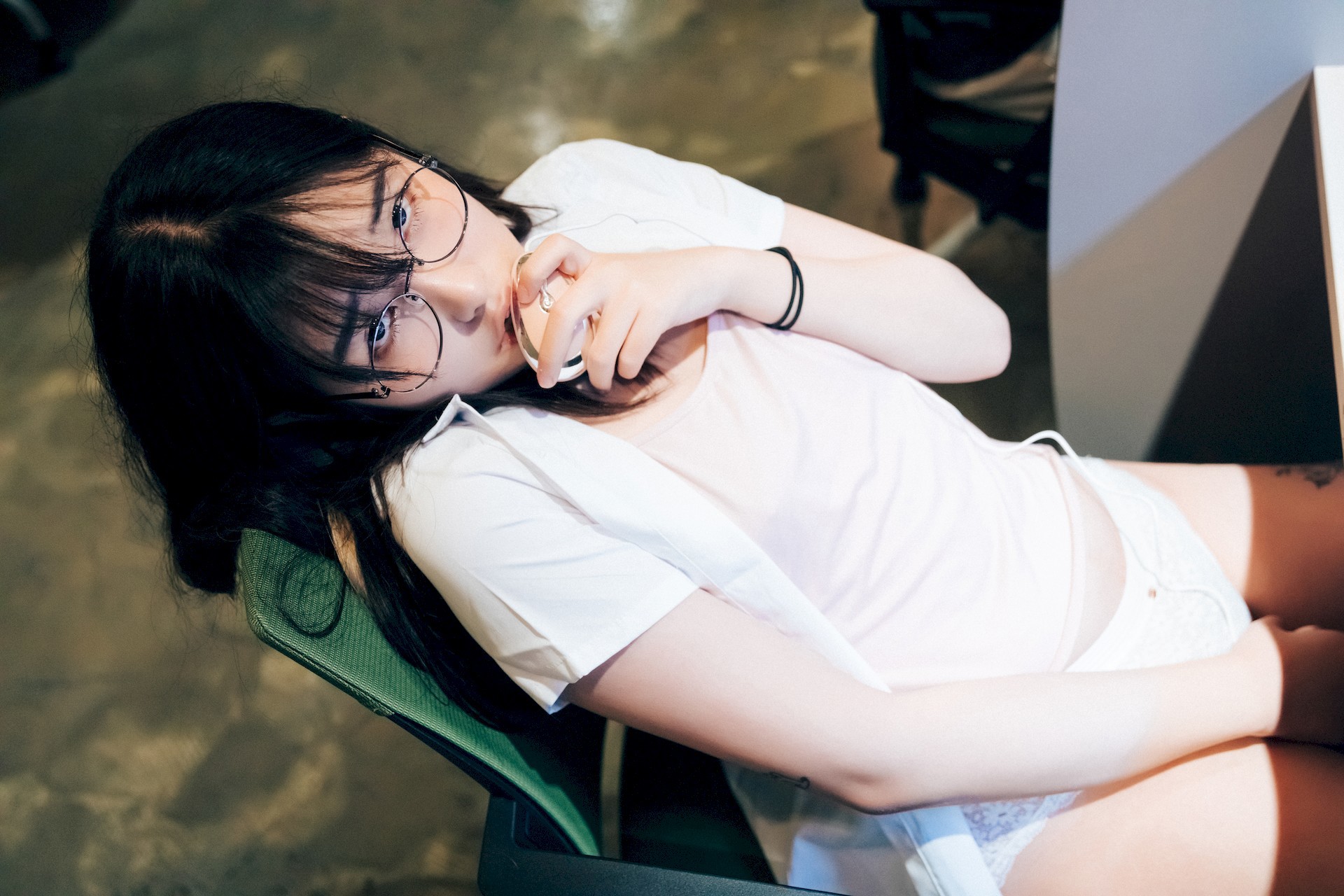 Sonson-손손-Loozy-Reading-Room-Set01-04-15