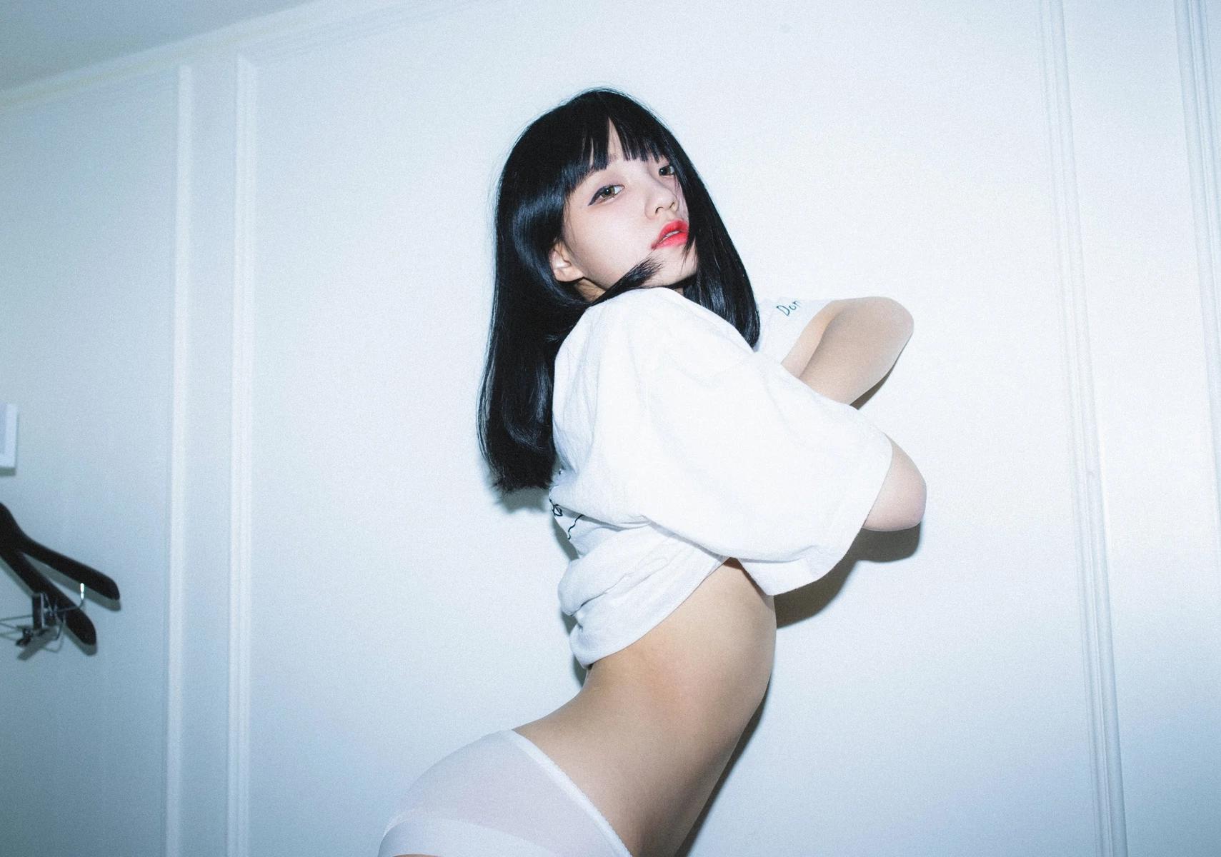 Jeong-Jenny-정제니-Moon-Night-Snap-The-First-Set01-05-07