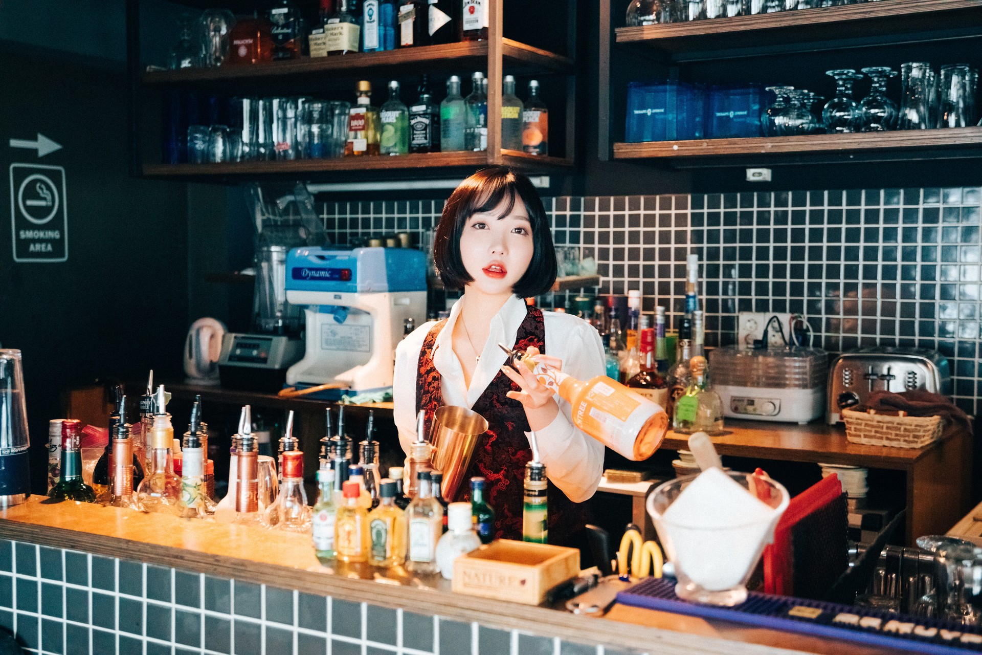 Son-Yeeun-손예은-Loozy-Tainted-Love-Bar-Set01-01-19