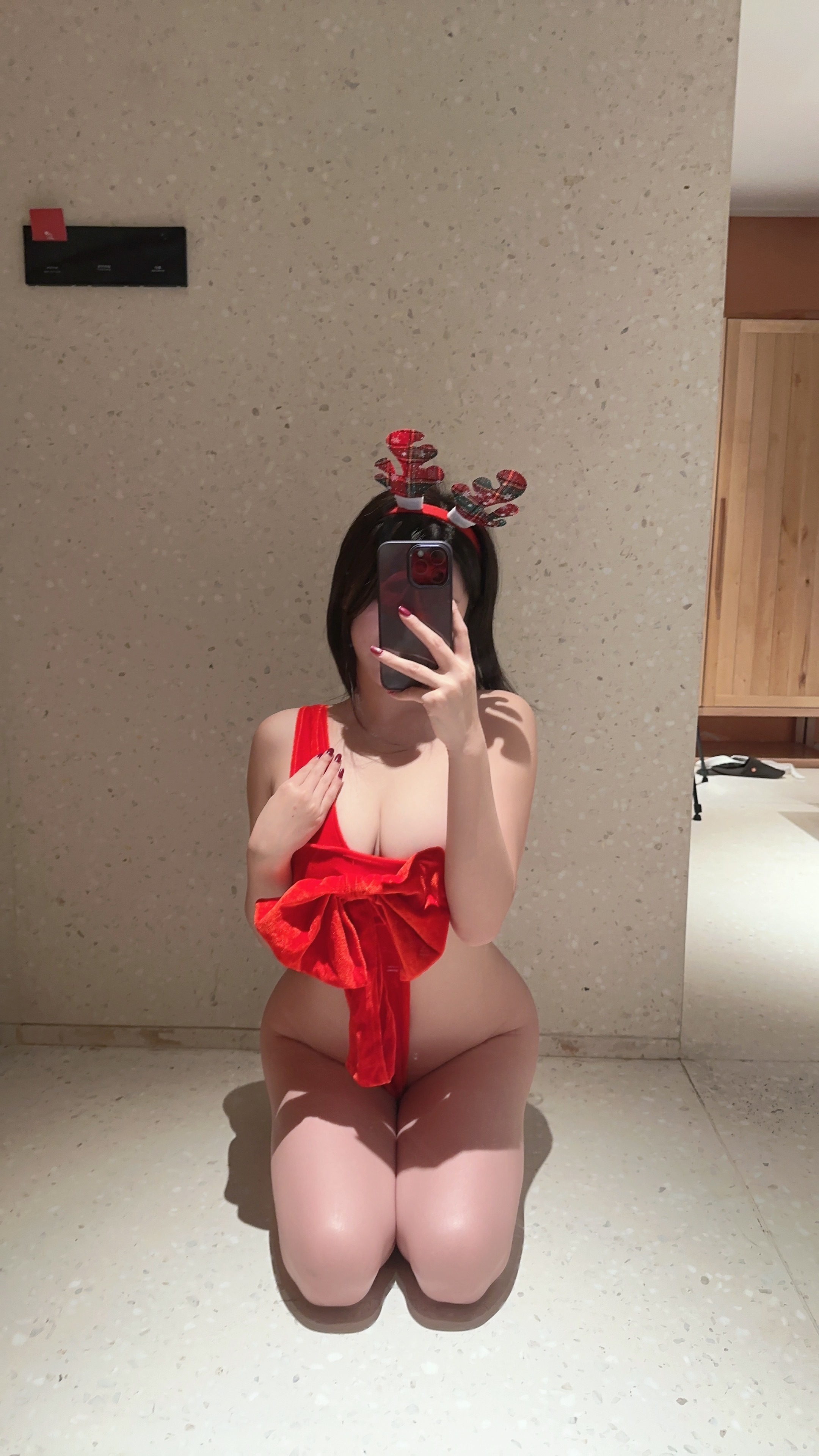 奶宝妹纸-红色束缚-02-12-2