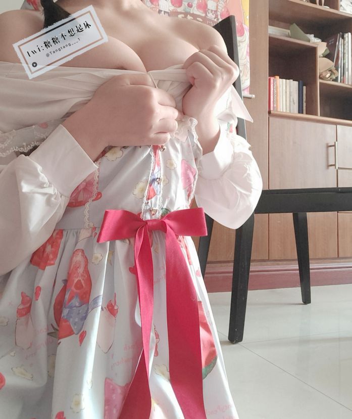 糖糖不想起床---草莓洛丽塔-06-24