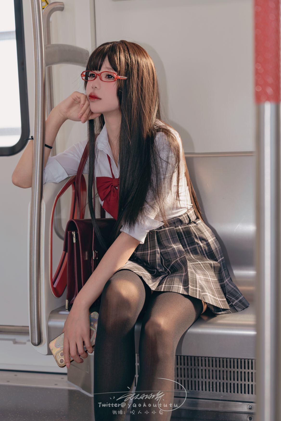 咬一口兔娘-十二月作品电车惊魂71P1V-期待-02-02