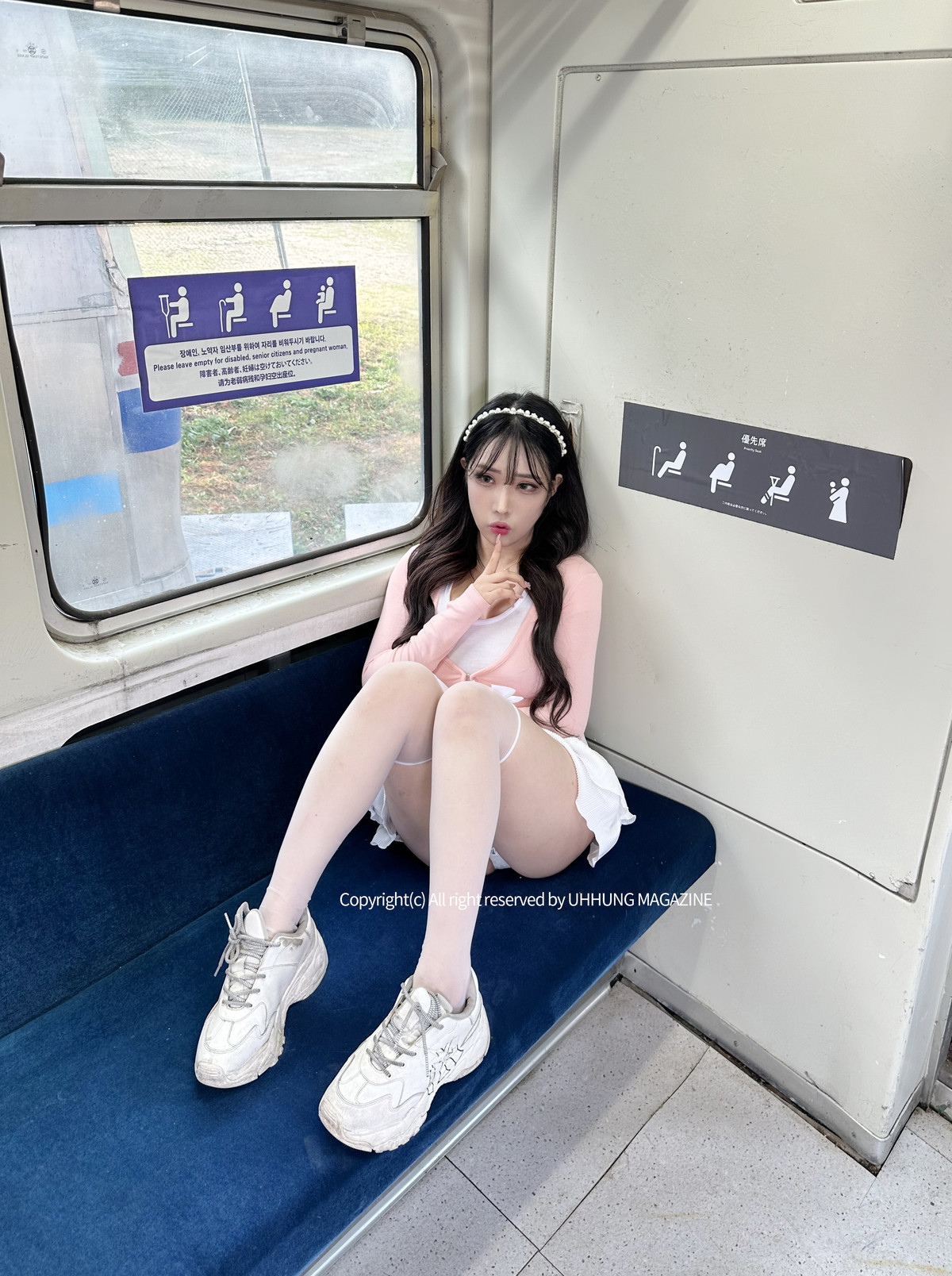 Hani-하니-UHHUNG-Magazine-8220The-Girlfriend-on-The-Subway8221-Set01-02-26