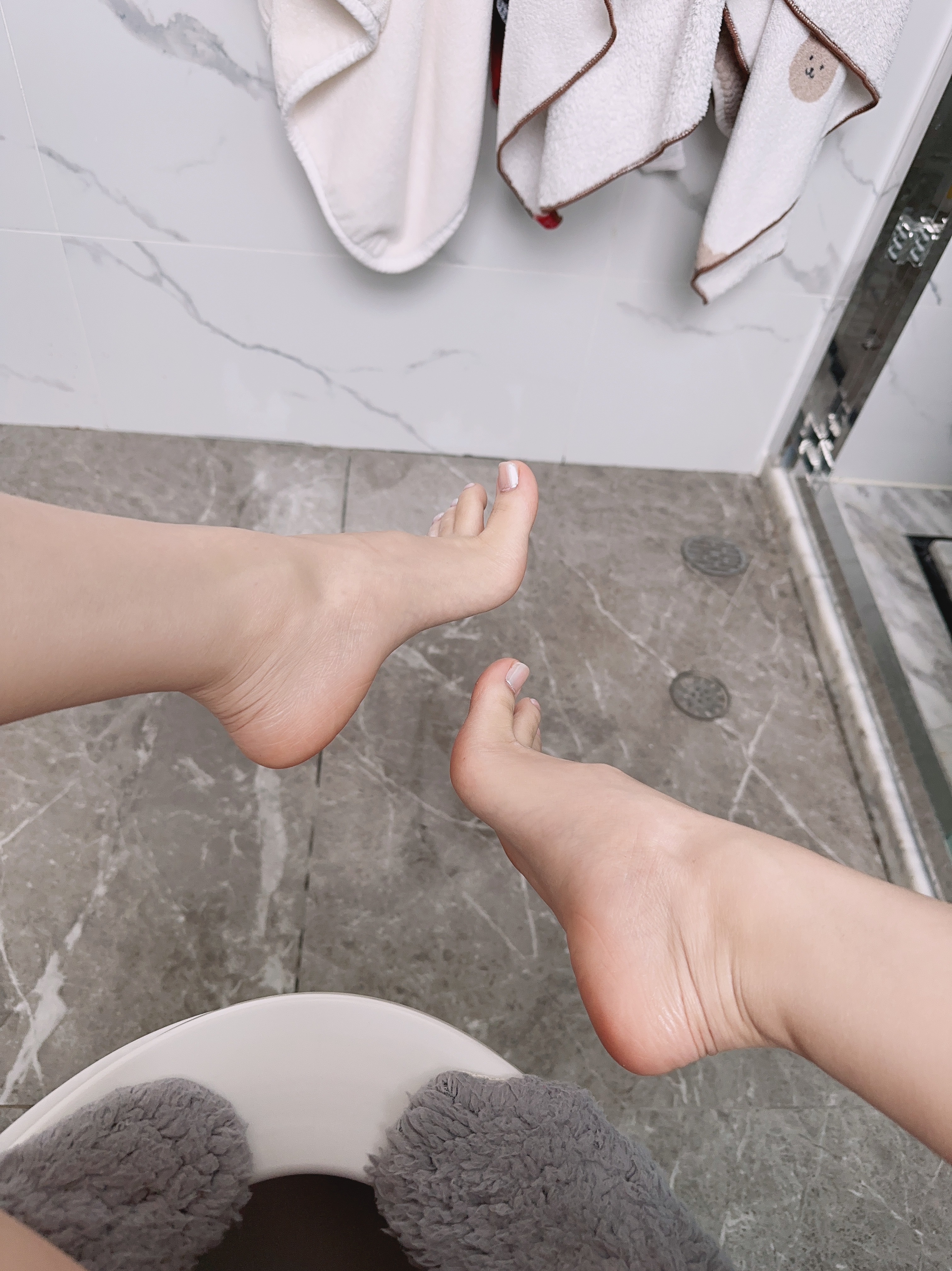 陈妮妮-红色脚掌51P-143MB-04-10