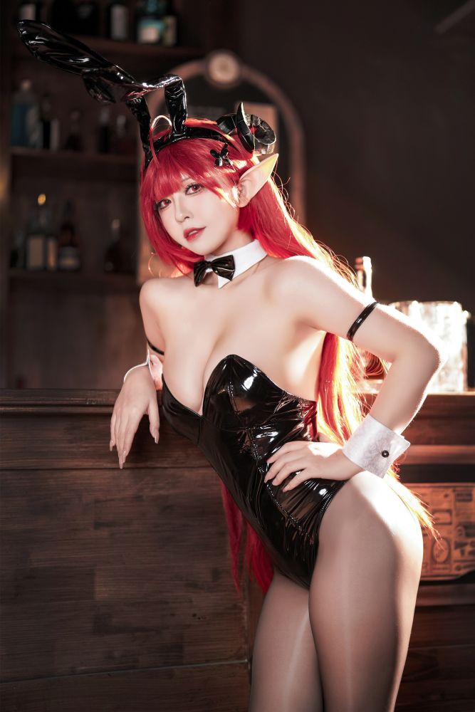 半半子---碧蓝航线兴登堡兔女郎-微醺胜负-05-20