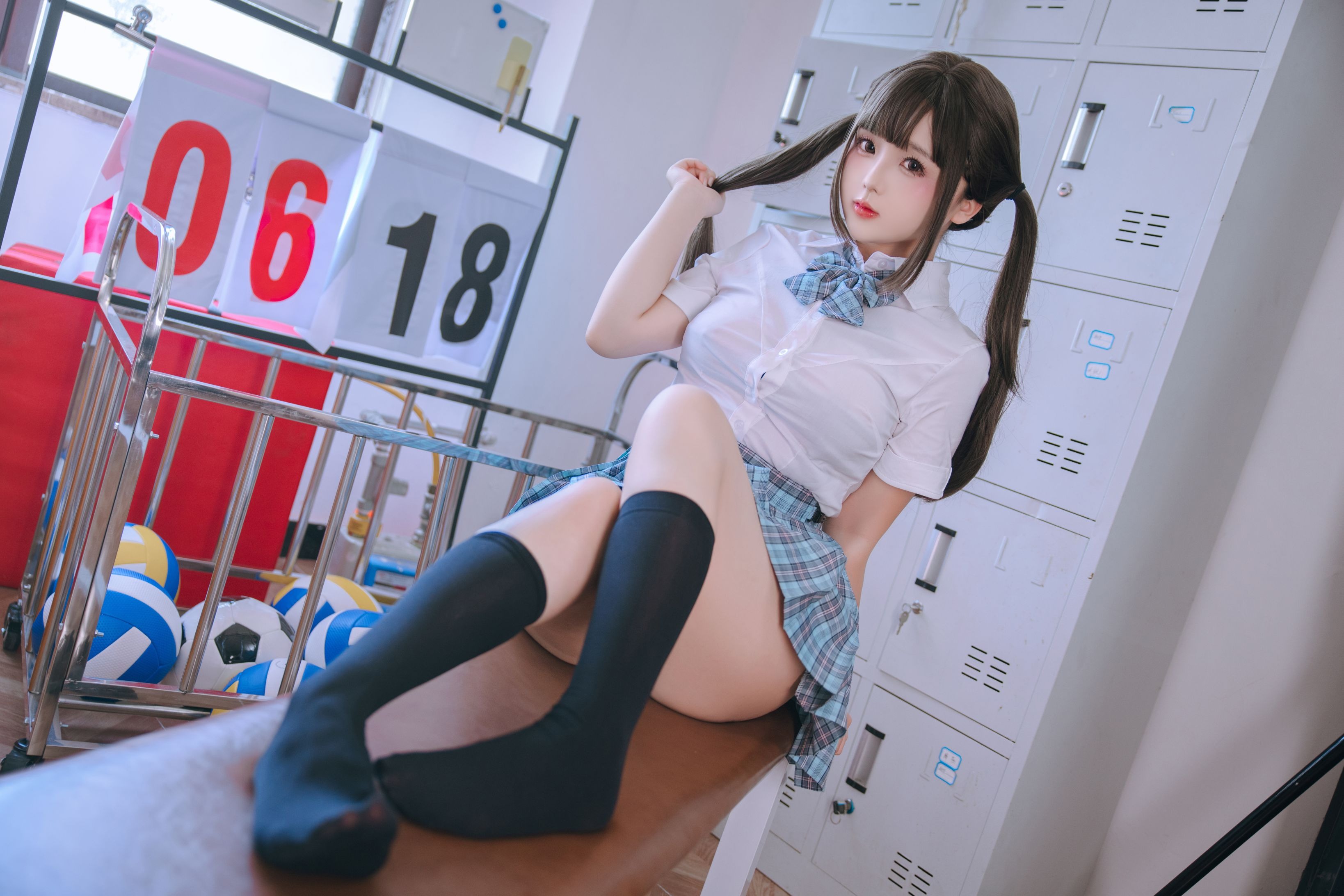 日奈娇-更衣室-195P-08-10