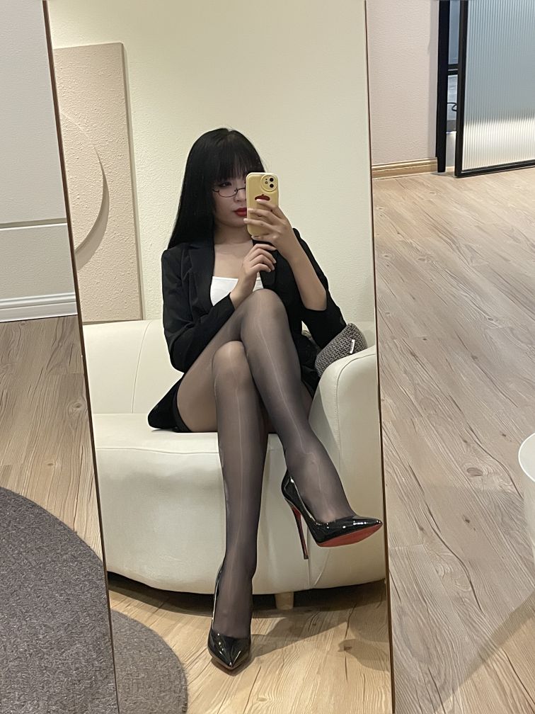 轩萧学姐---下班后OL-72p-253MB-06-18