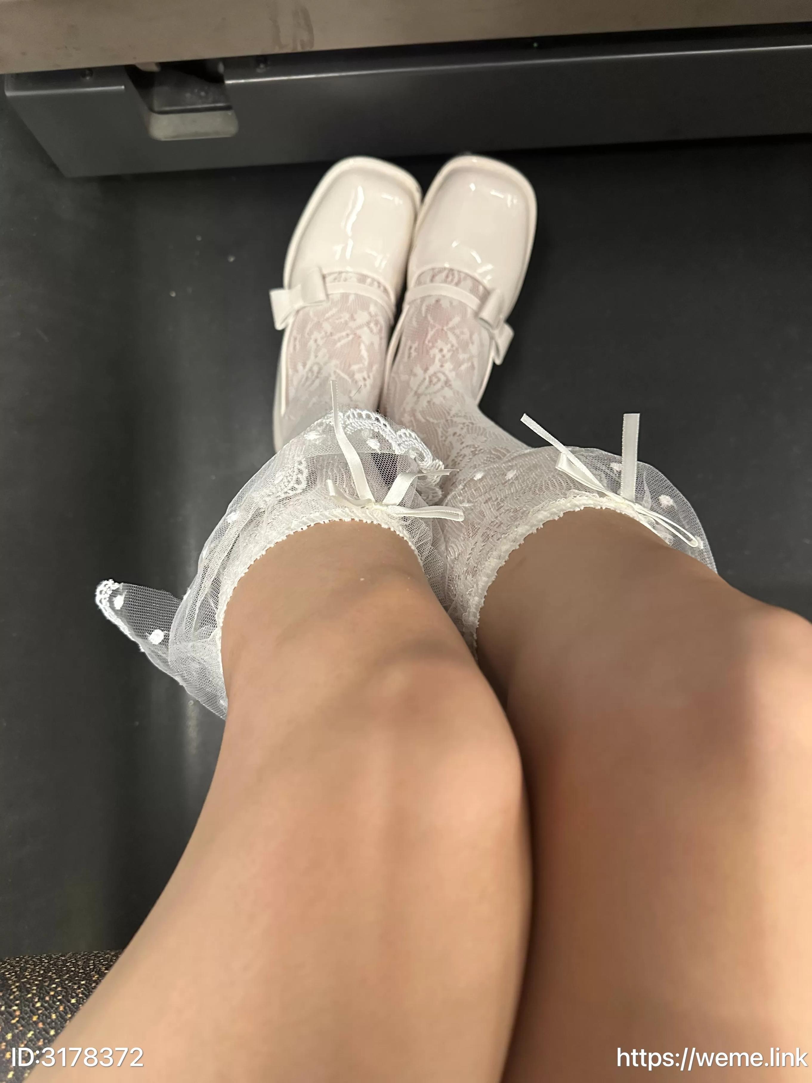 小萌子---NO001-高铁上-28P90MB-08-17