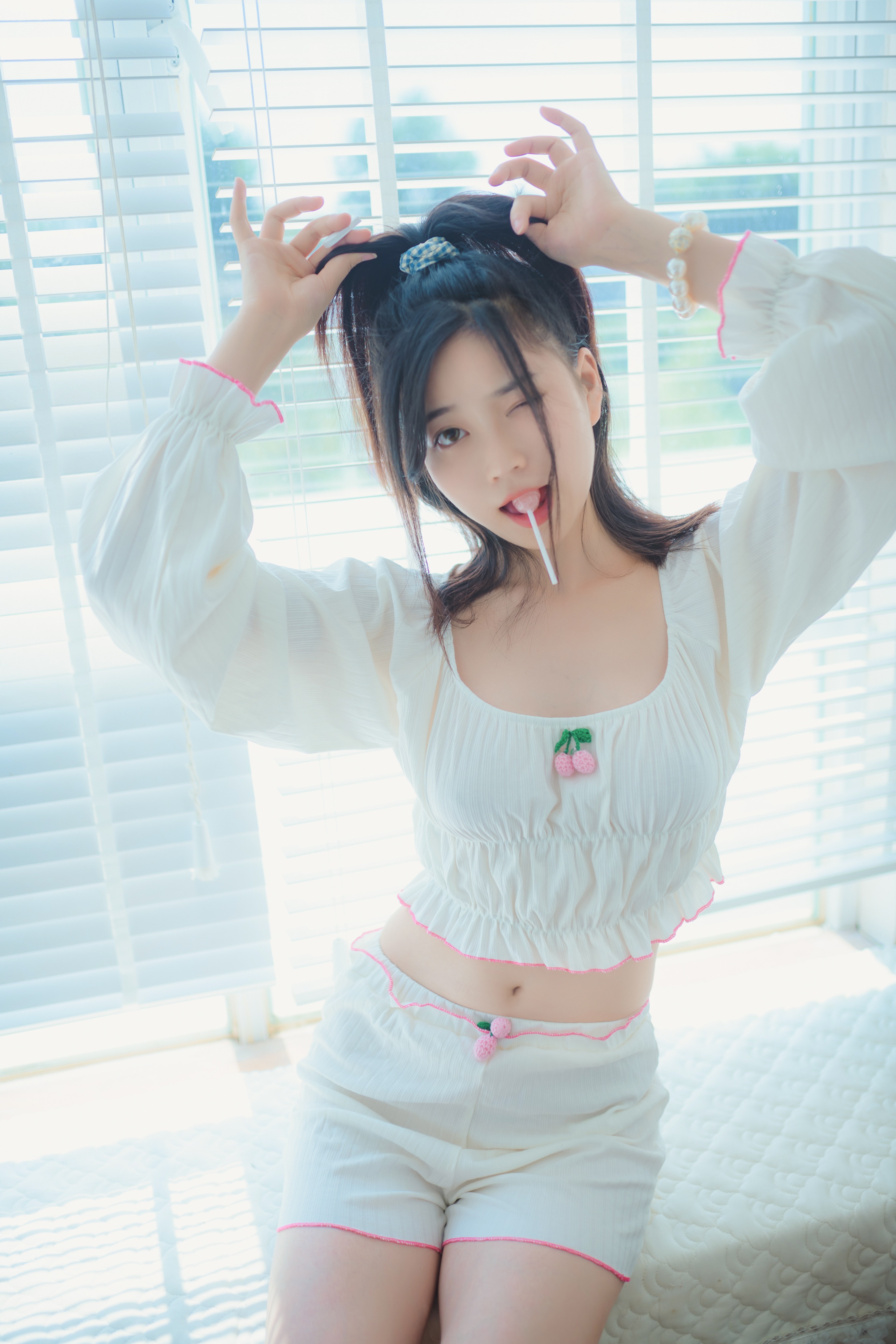 年年-爱吃棒棒糖的少女-11-27