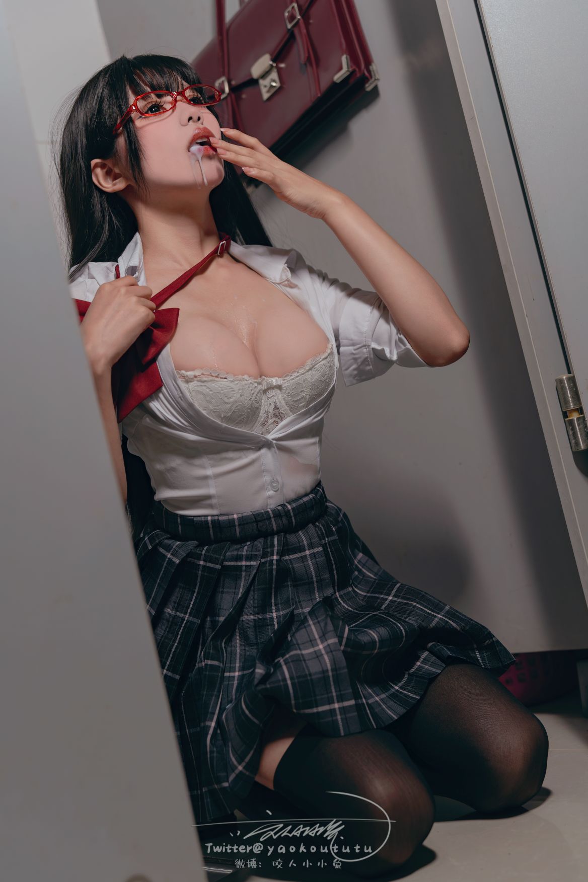 咬一口兔娘-十二月作品电车惊魂71P1V-期待-02-02