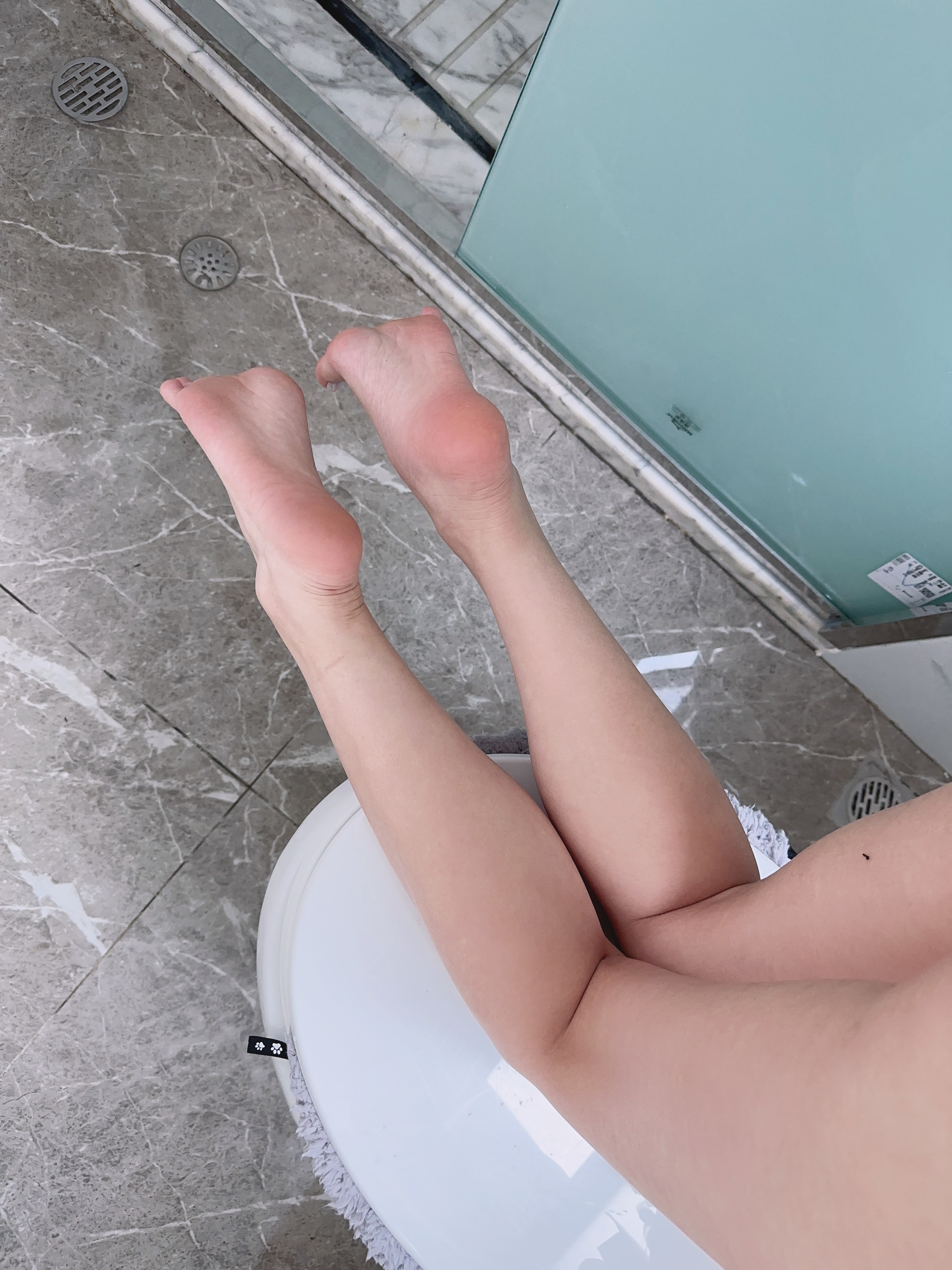 陈妮妮-红色脚掌51P-143MB-04-10