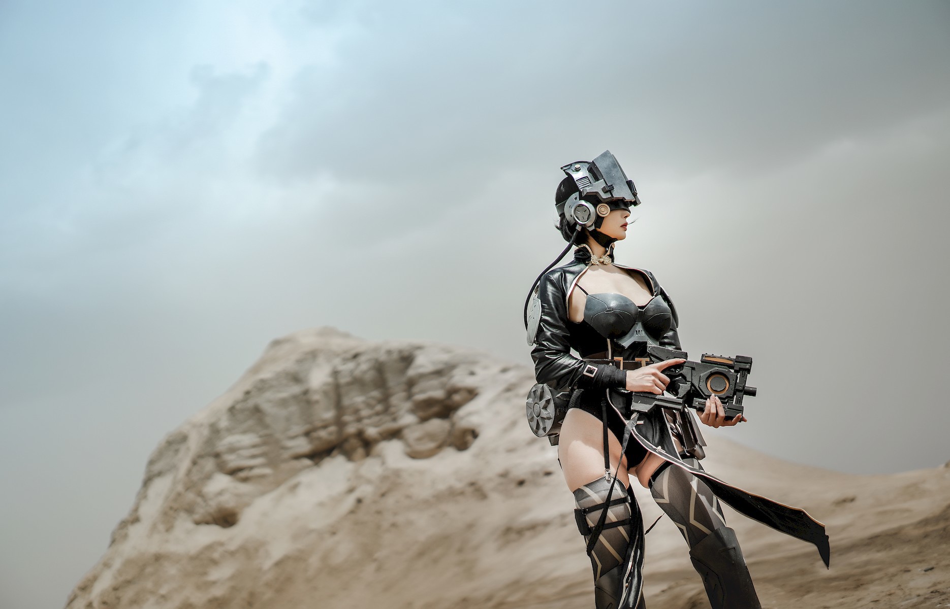 夏小秋秋秋-Cosplay-荷光者梵蒂-09-13