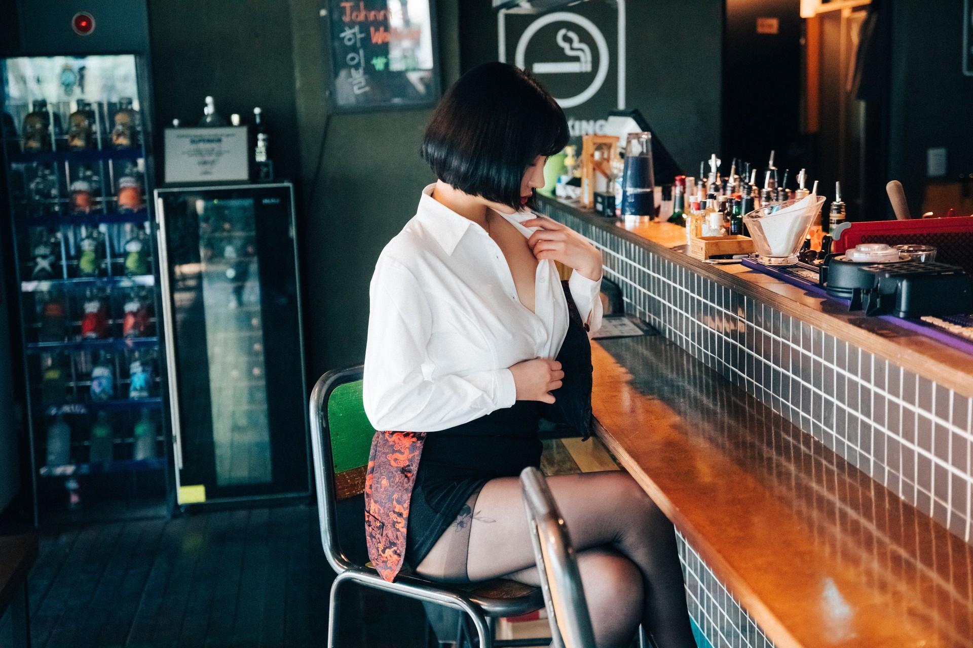 Son-Yeeun-손예은-Loozy-Tainted-Love-Bar-Set01-01-19