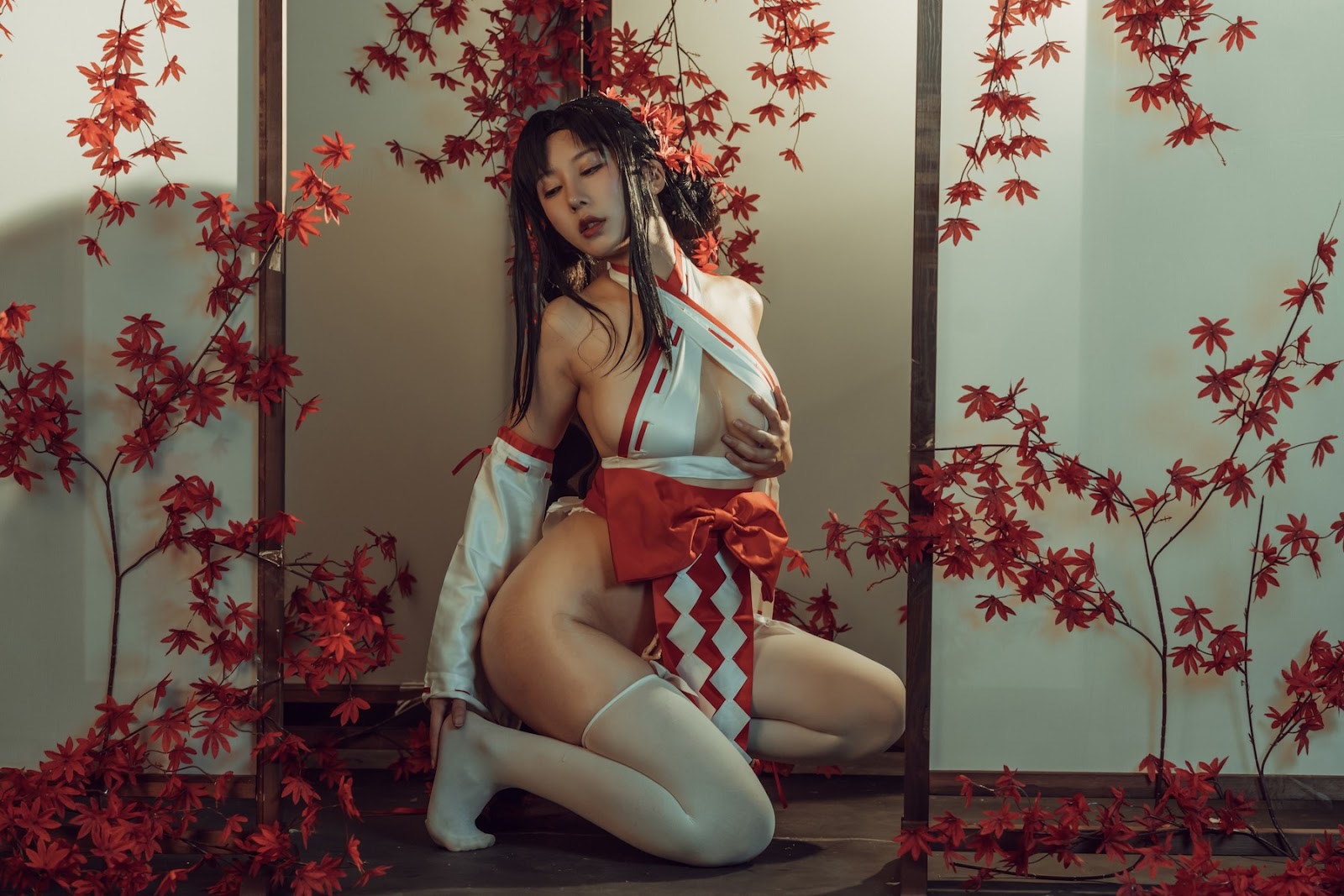 云溪溪-写真更新-奶桃巫女-09-18