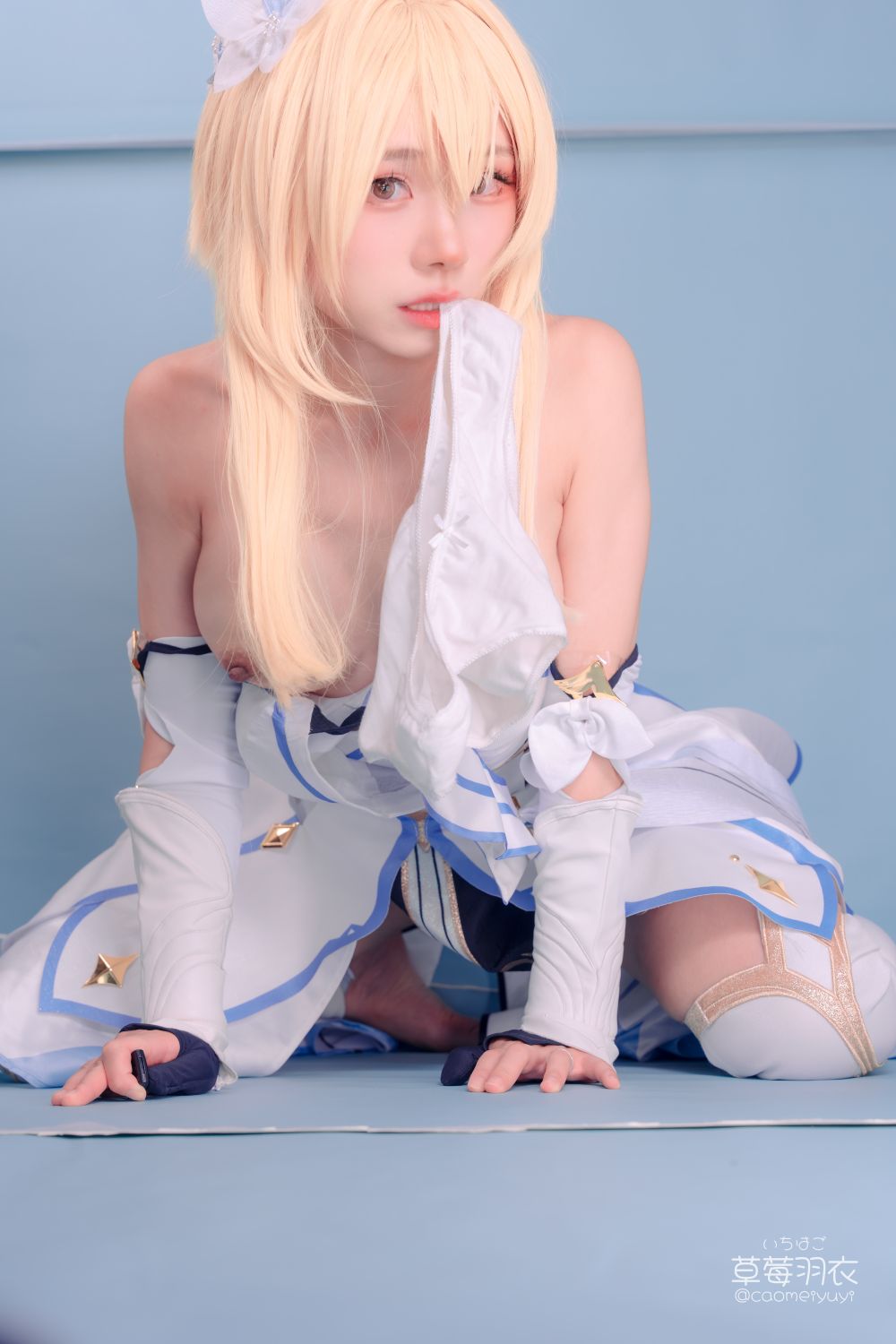 草莓羽衣-caomeiyuyi-cosplay-Lumine---Genshin-Impact-03-15