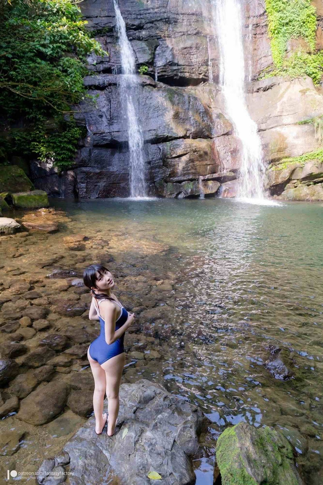 小丁Patron-High-School-Girl-with-Pretty-Pussy-皮衣濕身誘惑-Fantasy-Factory-04-04