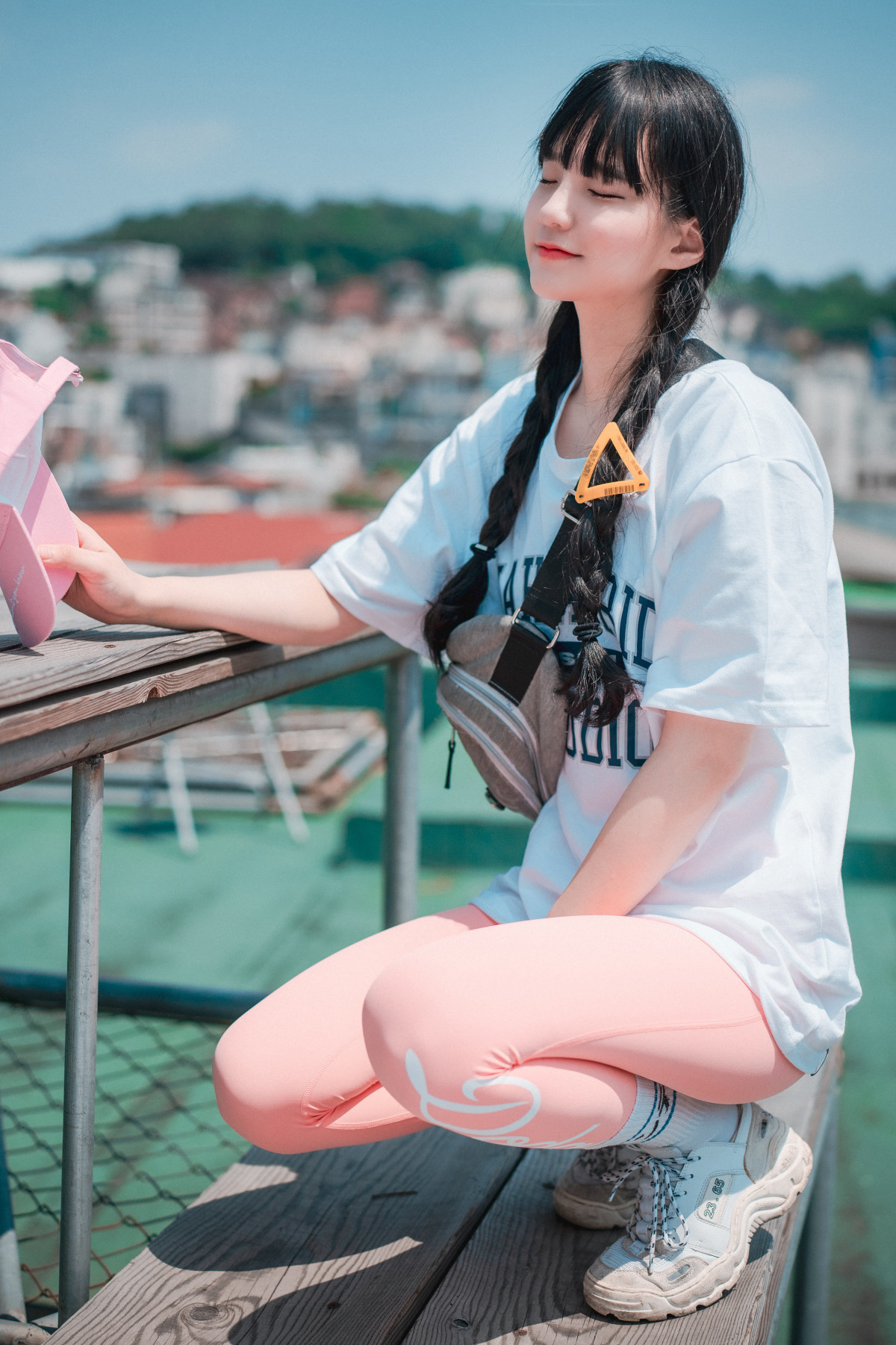 Jeong-Jenny-정제니-DJAWA-8216Loose-and-Tight-Pink8217-Set01-09-23