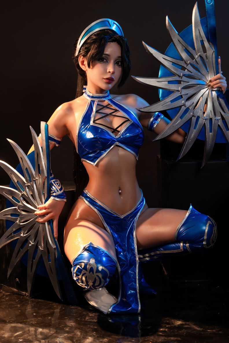 Umeko-J-cosplay-Kitana---Mortal-Kombat-04-14
