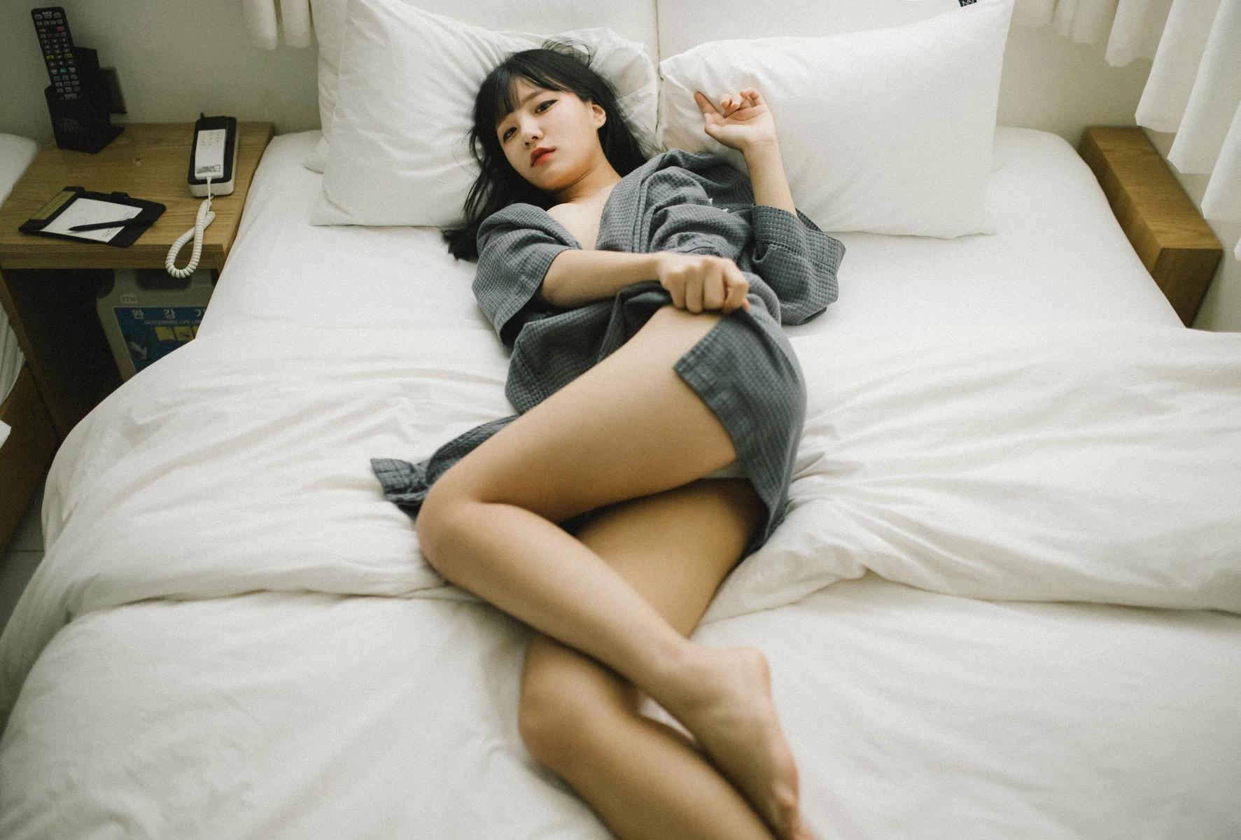 Jeong-Jenny-정제니-Moon-Night-Snap-The-First-Set01-05-07