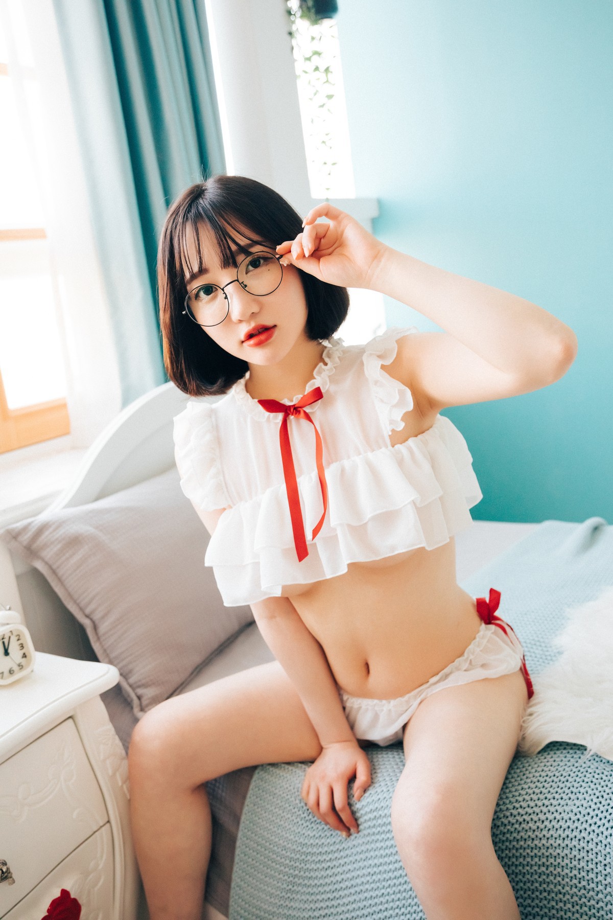 Son-Yeeun-손예은-LOOZY-The-Queen-is-Back-Set02-11-14