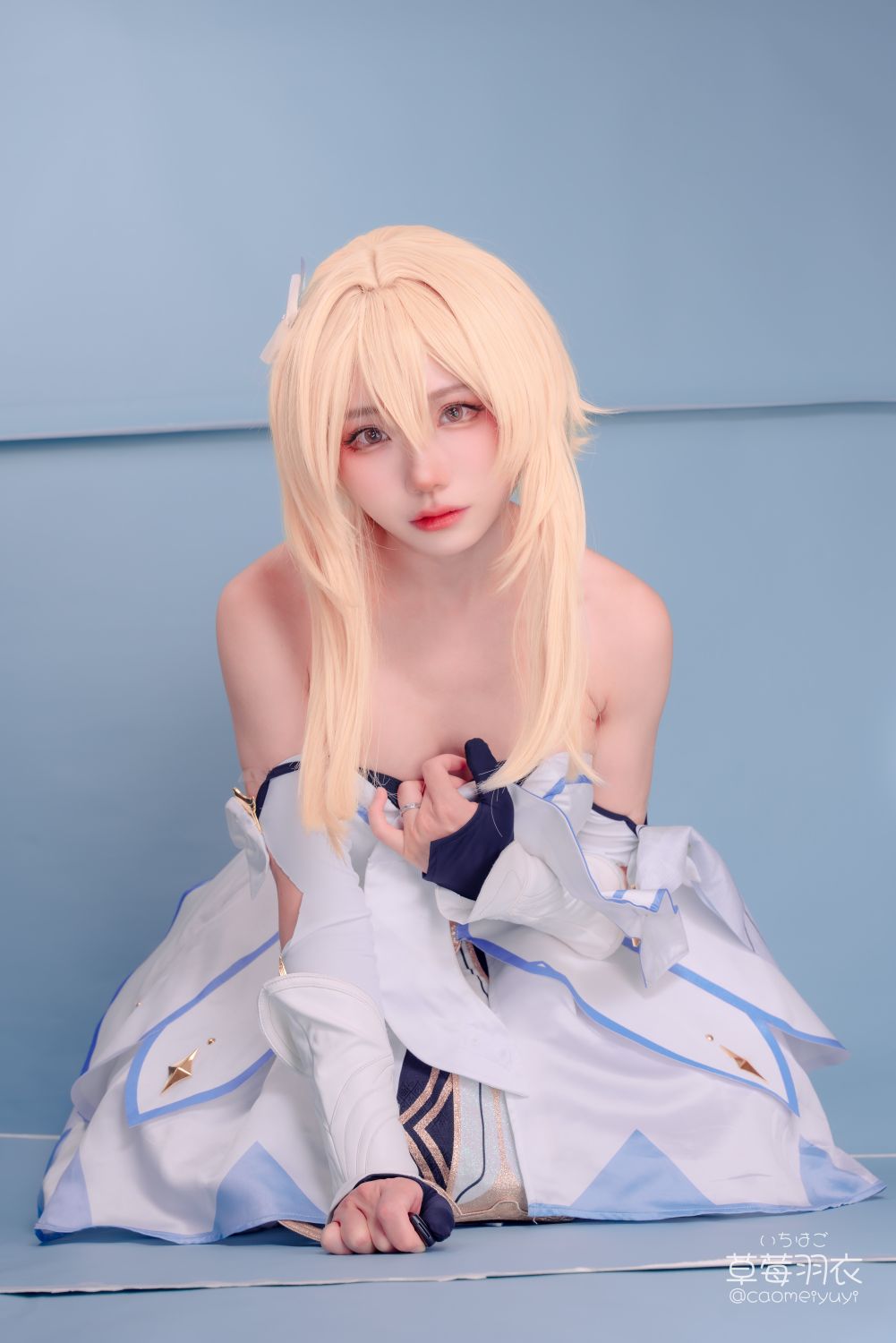 草莓羽衣-caomeiyuyi-cosplay-Lumine---Genshin-Impact-03-15
