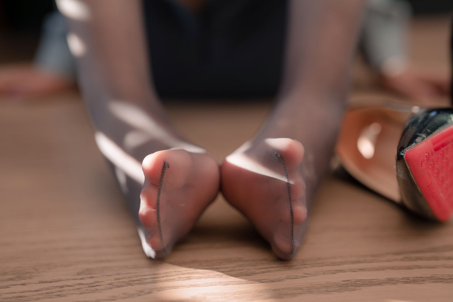 轩萧学姐---蓝裙OL170p4v-147G-06-18