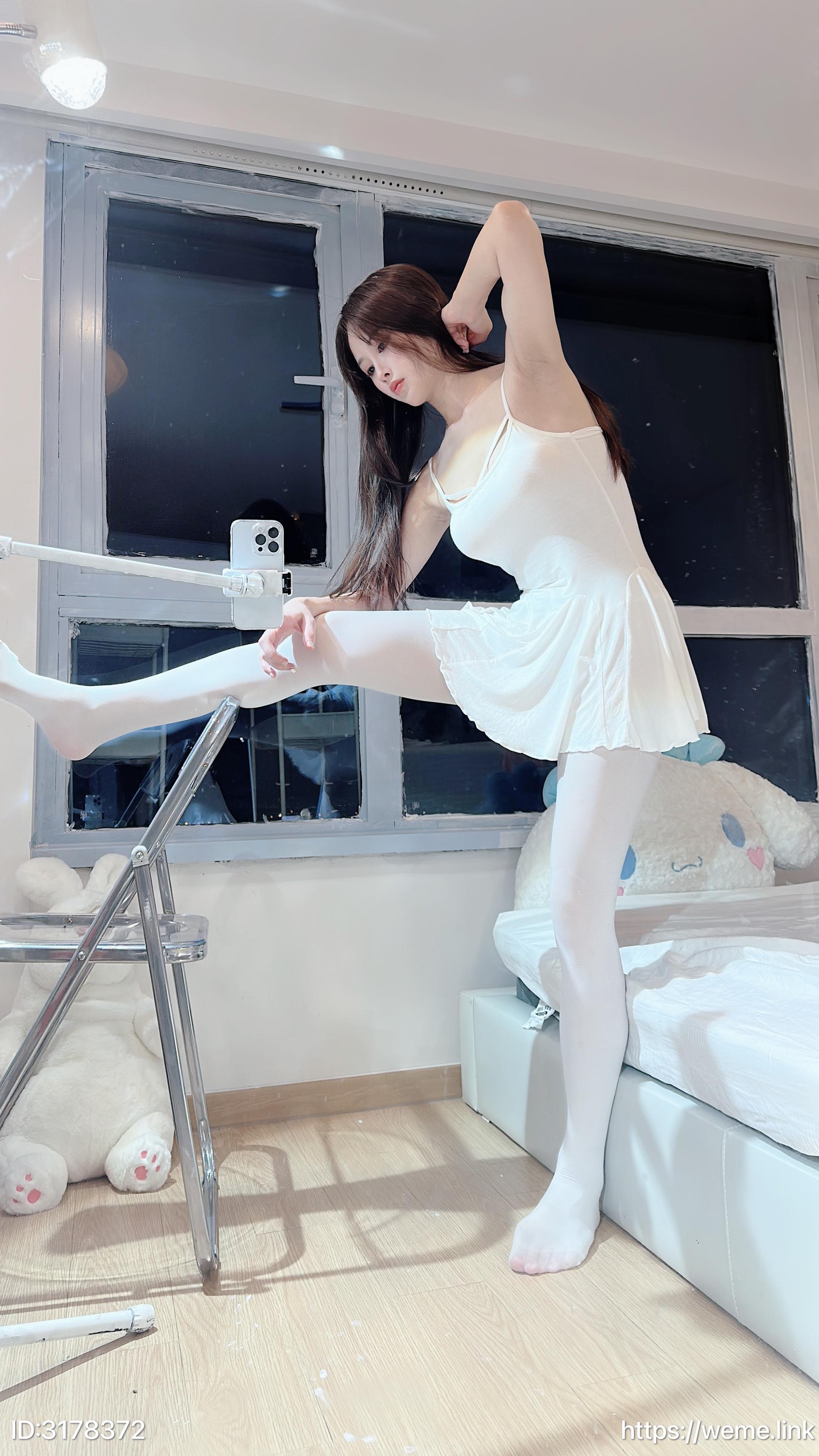 小萌子---NO006-一字马挑战-57P54MB-08-17