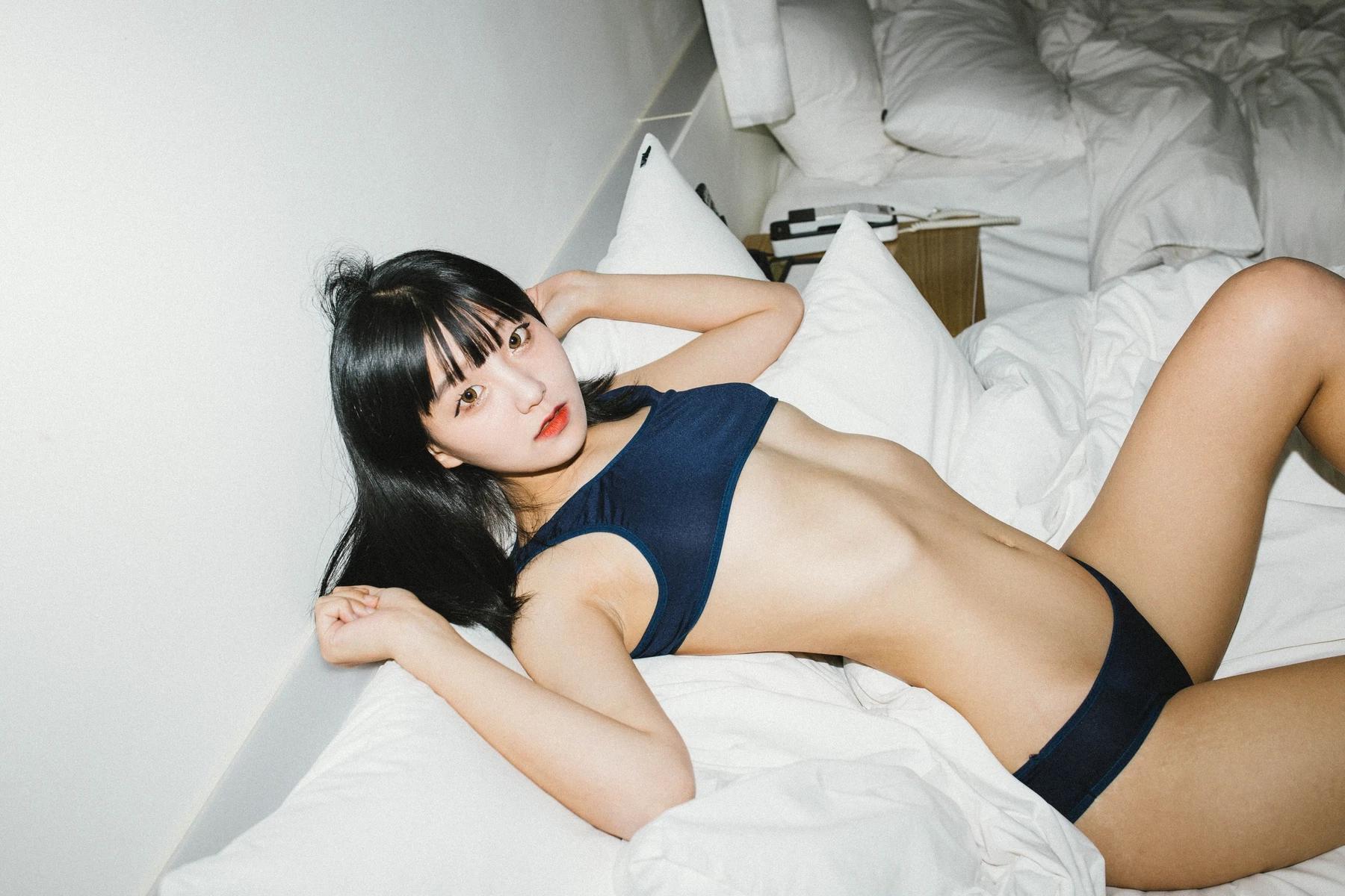 Jeong-Jenny-정제니-Moon-Night-Snap-The-First-Set01-05-07