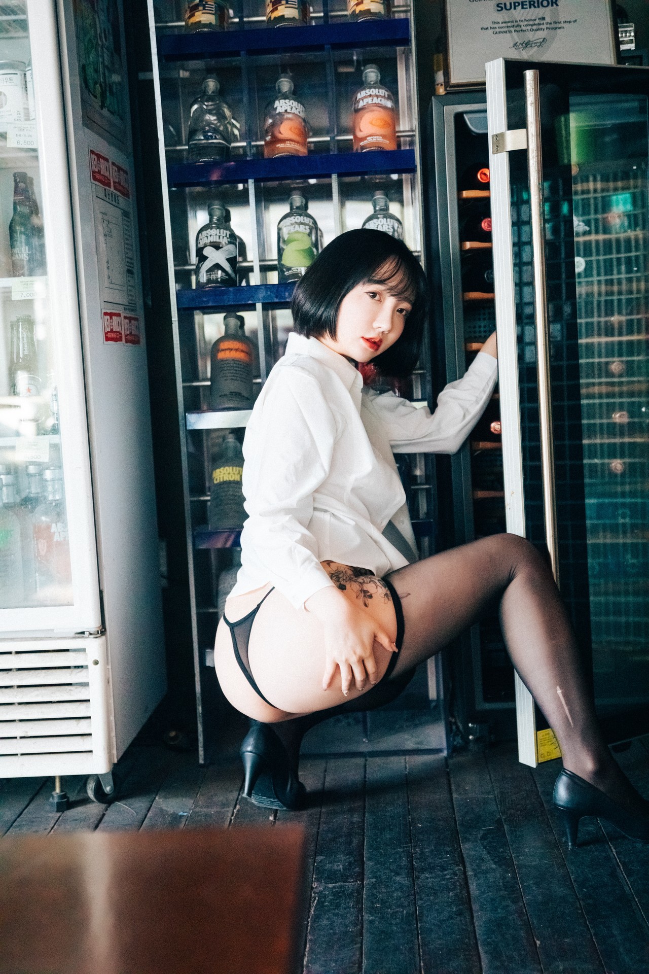 Son-Yeeun-손예은-Loozy-Tainted-Love-Bar-Set01-01-19