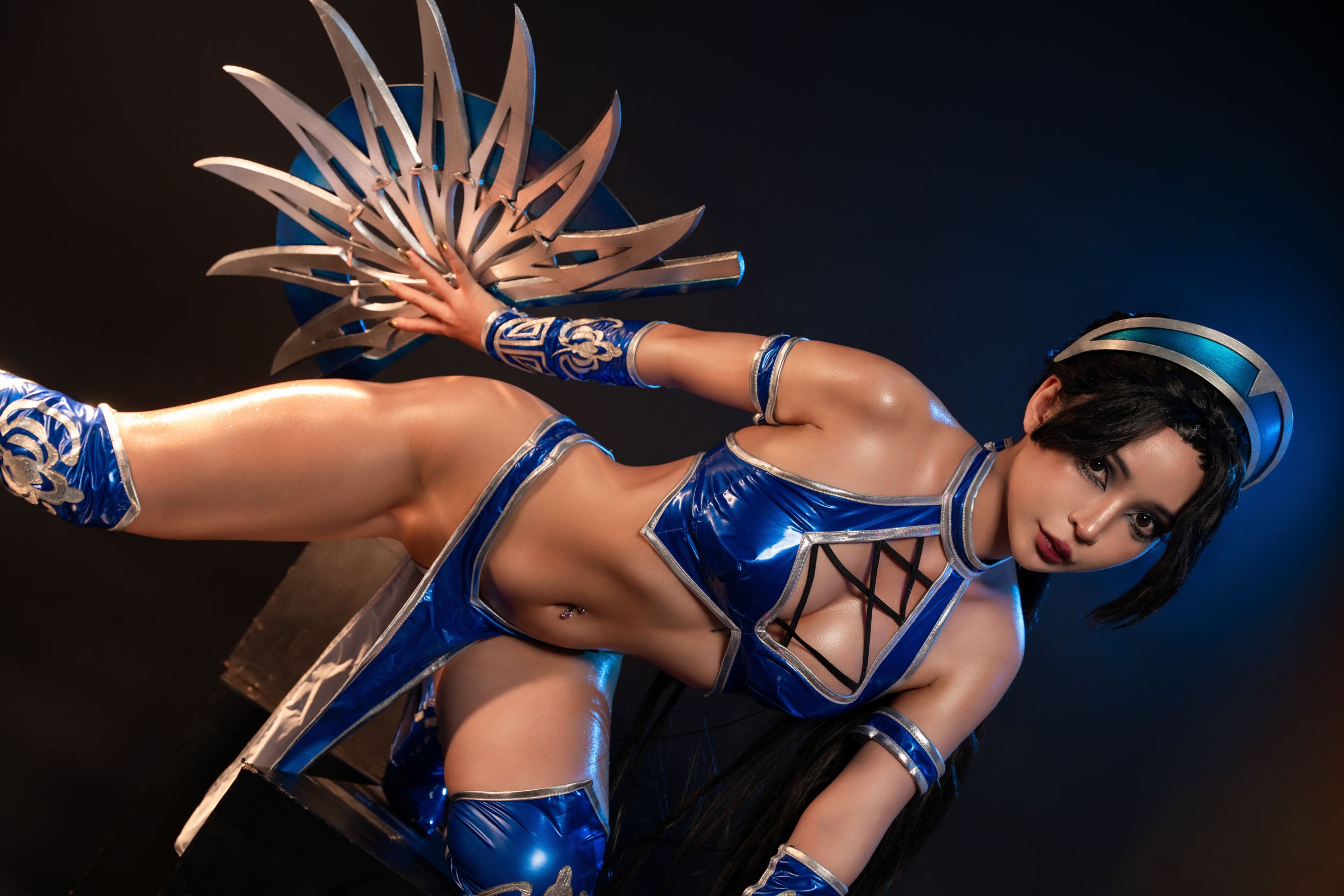 Umeko-J-cosplay-Kitana---Mortal-Kombat-04-14
