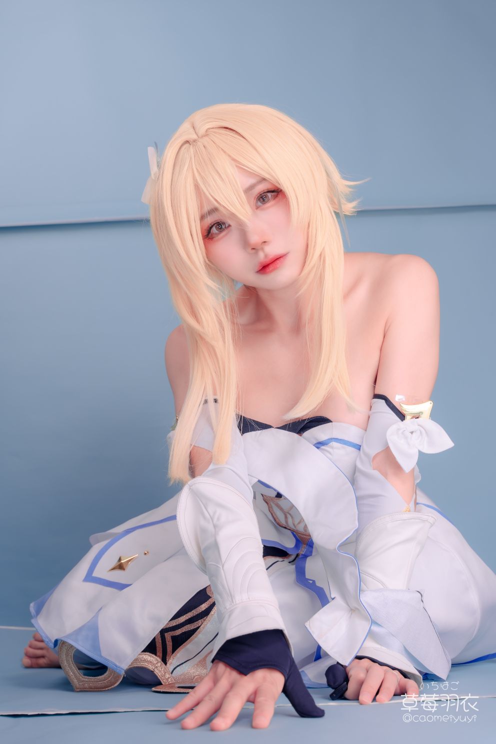 草莓羽衣-caomeiyuyi-cosplay-Lumine---Genshin-Impact-03-15
