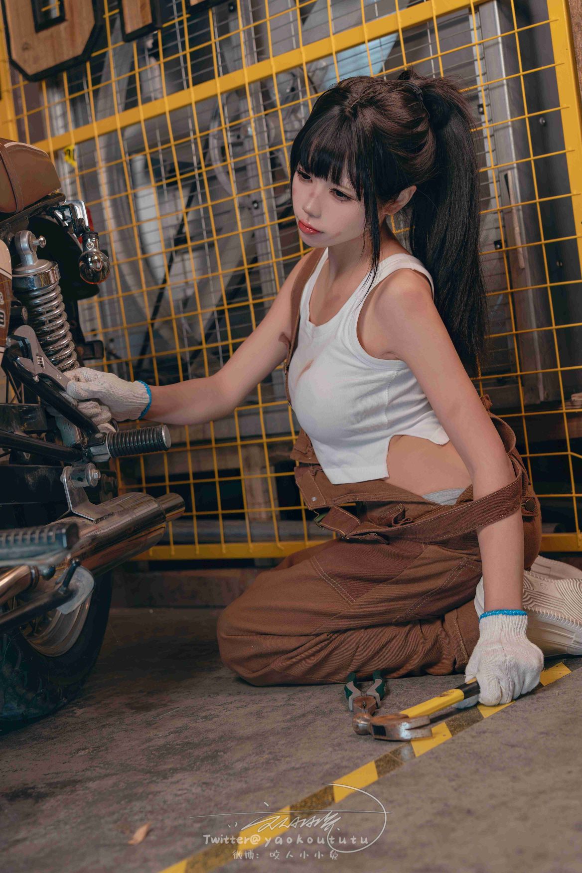 咬人小小兔-1月作品机车修理工-Shake-it-02-28