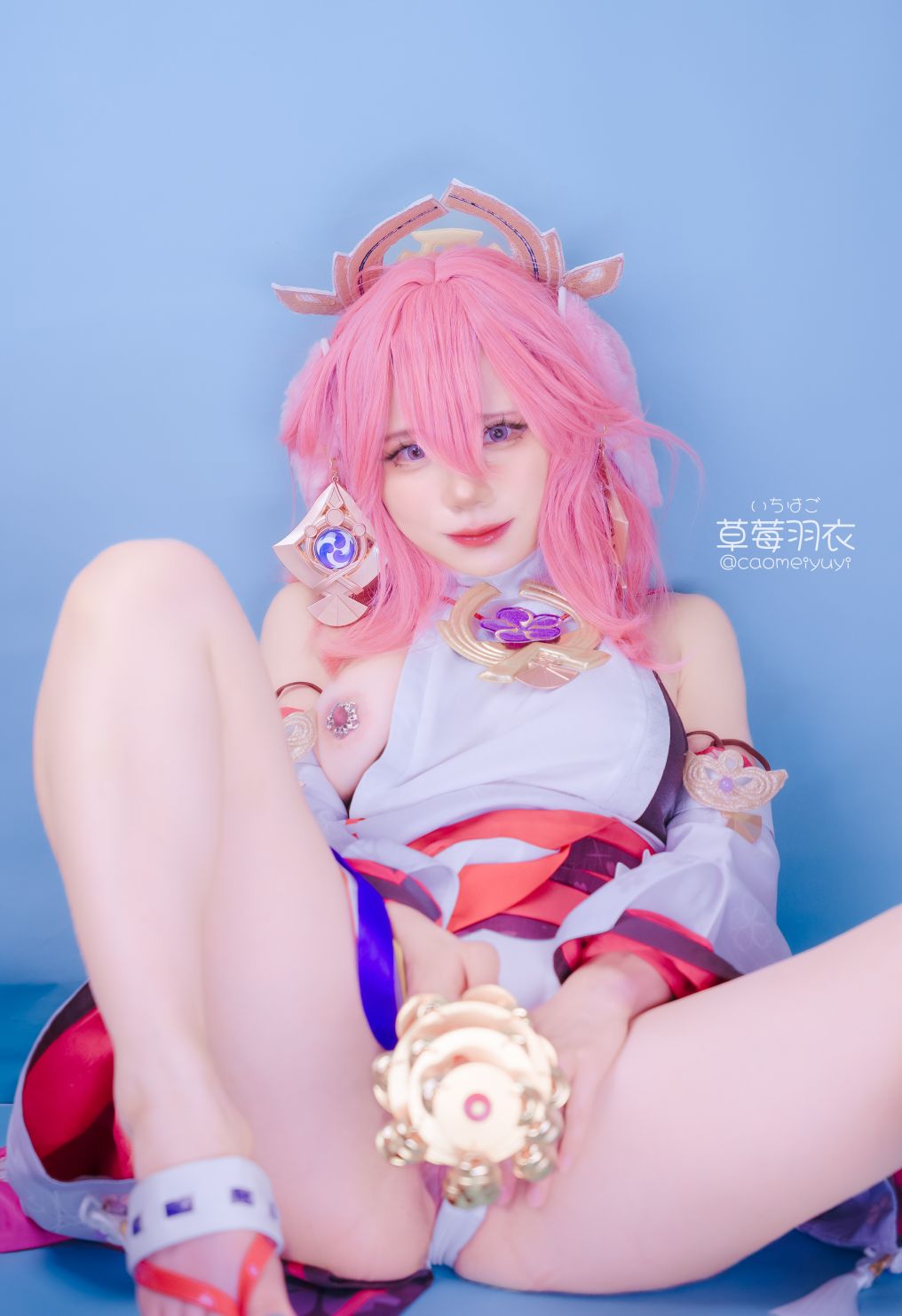 草莓羽衣-caomeiyuyi-cosplay-Yae-Miko---Genshin-Impact-03-15