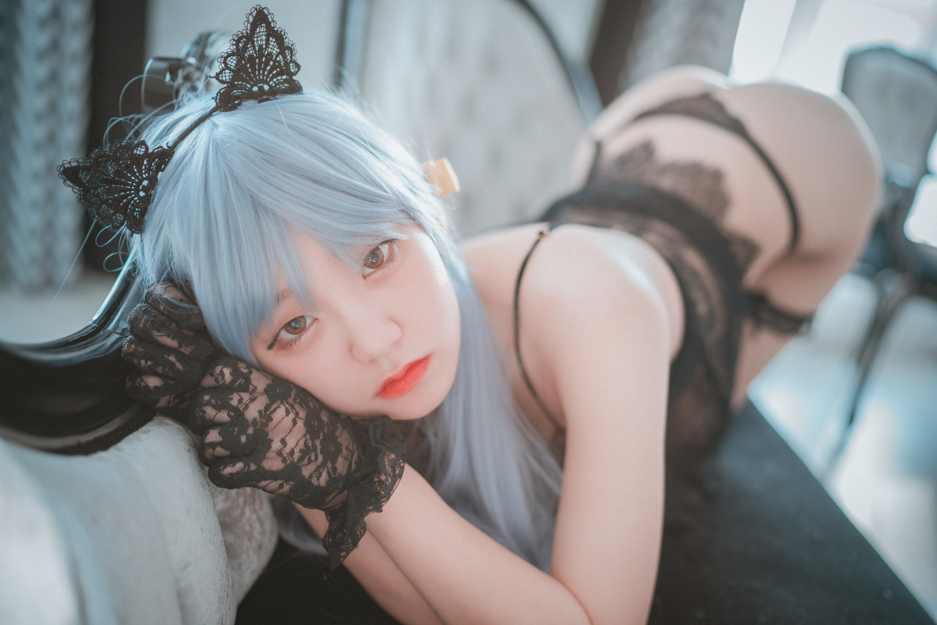 Jeong-Jenny-정제니-DJAWA-Schwarz-und-Wei-Katzenmädchen-Set02-05-07