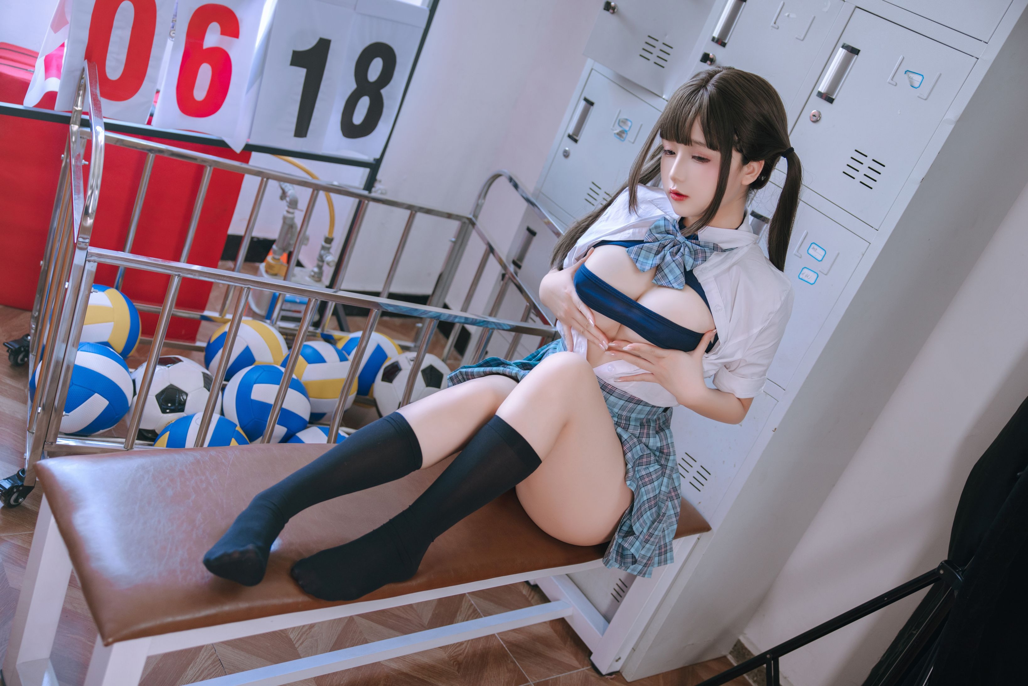 日奈娇-更衣室-195P-08-10