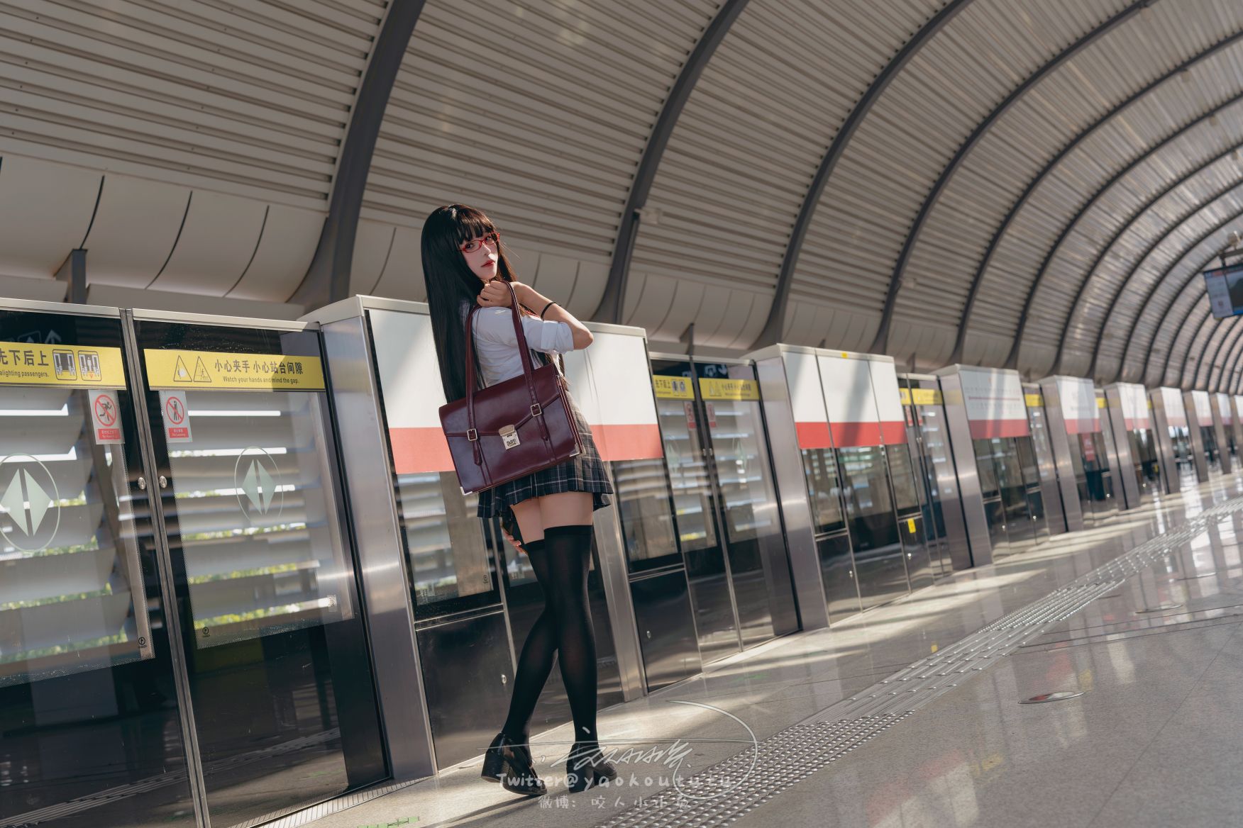 咬一口兔娘-十二月作品电车惊魂71P1V-期待-02-02